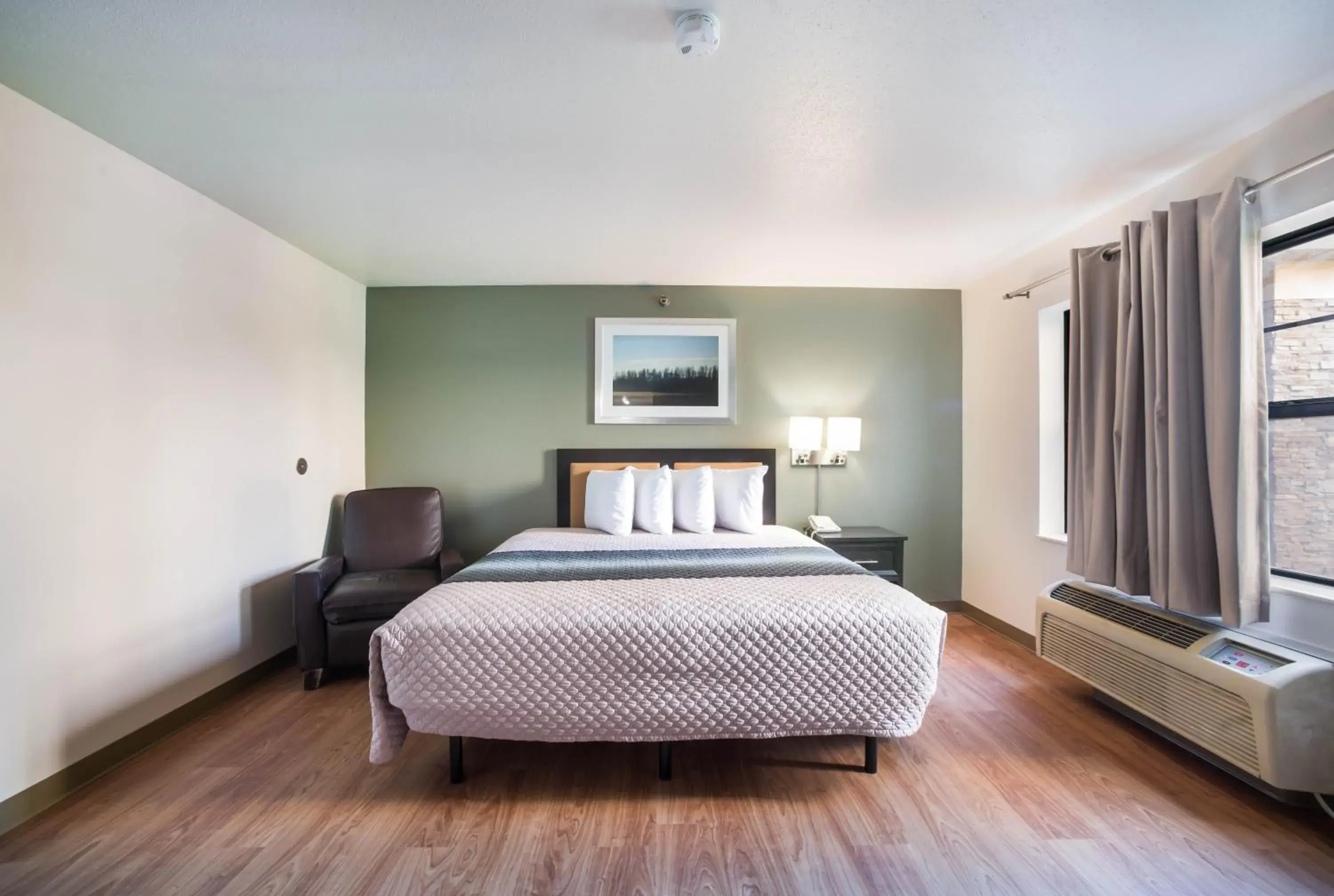 Photo of the whole room, Bed in HomeTowne Studios by Red Roof St. Louis - Airport/N Lindbergh Photo of the whole room, Bed in HomeTowne Studios by Red Roof St. Louis - Airport/N Lindbergh