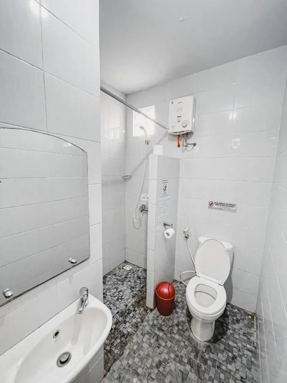 Bathroom in OtU Hostel By OstiC