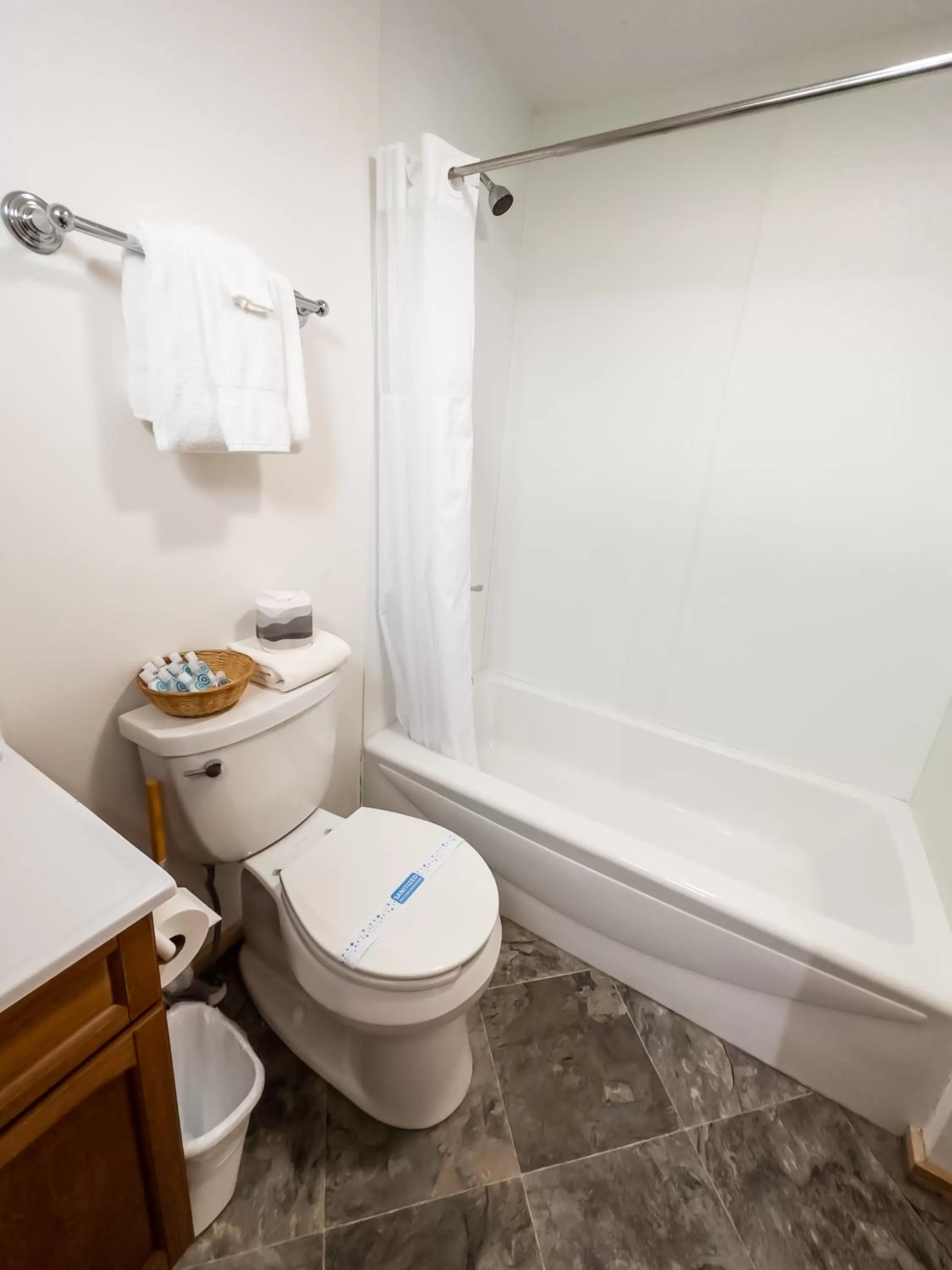 Shower in Terimore Lodging by the Sea