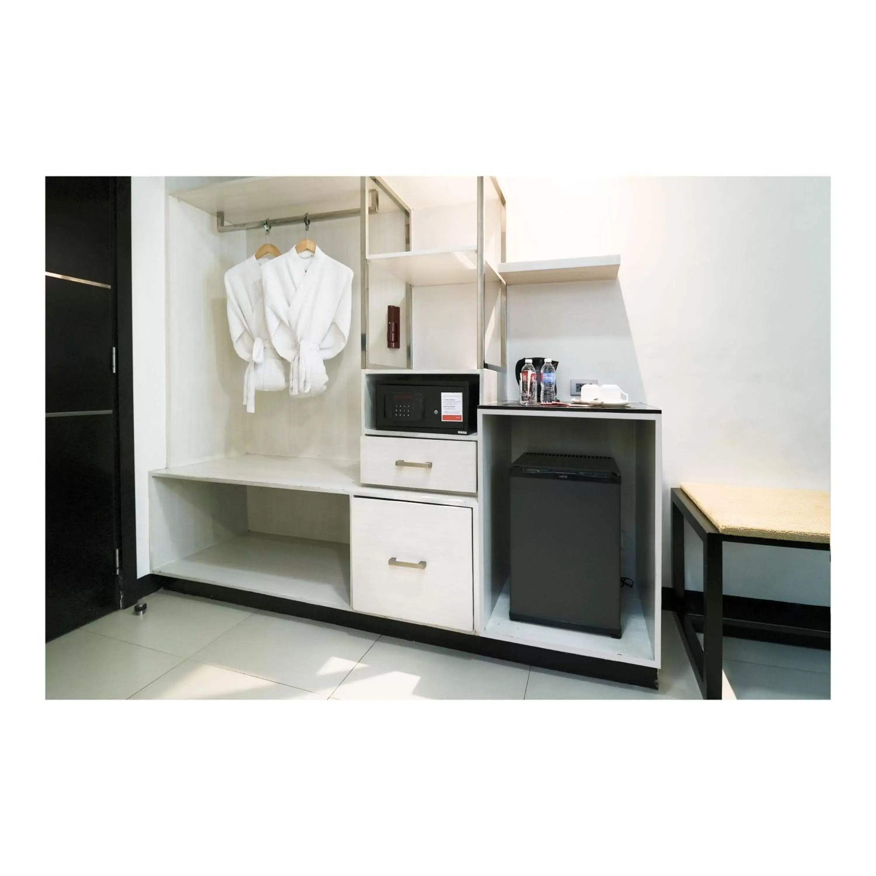 Kitchen/Kitchenette in Summit Hotel Magnolia