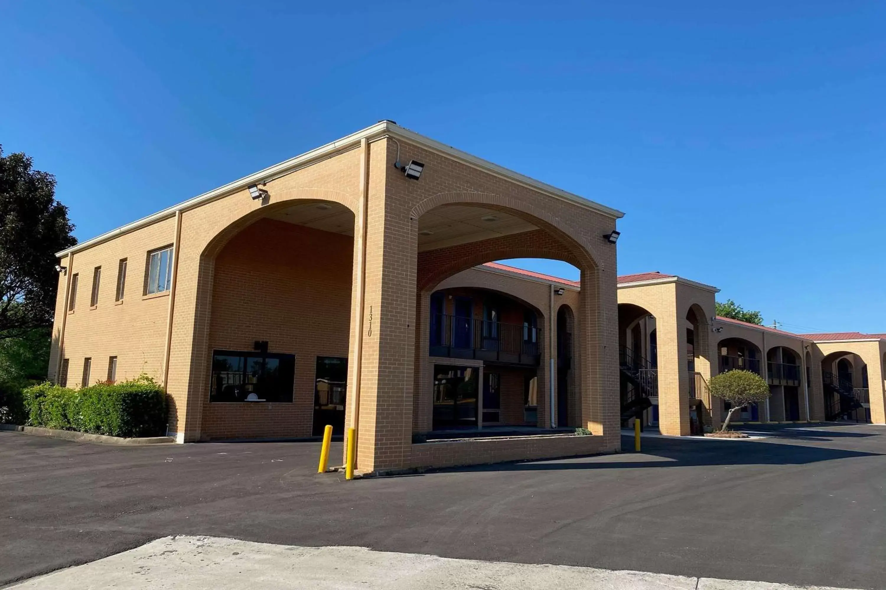 Property building in Days Inn by Wyndham Newnan Property building in Days Inn by Wyndham Newnan