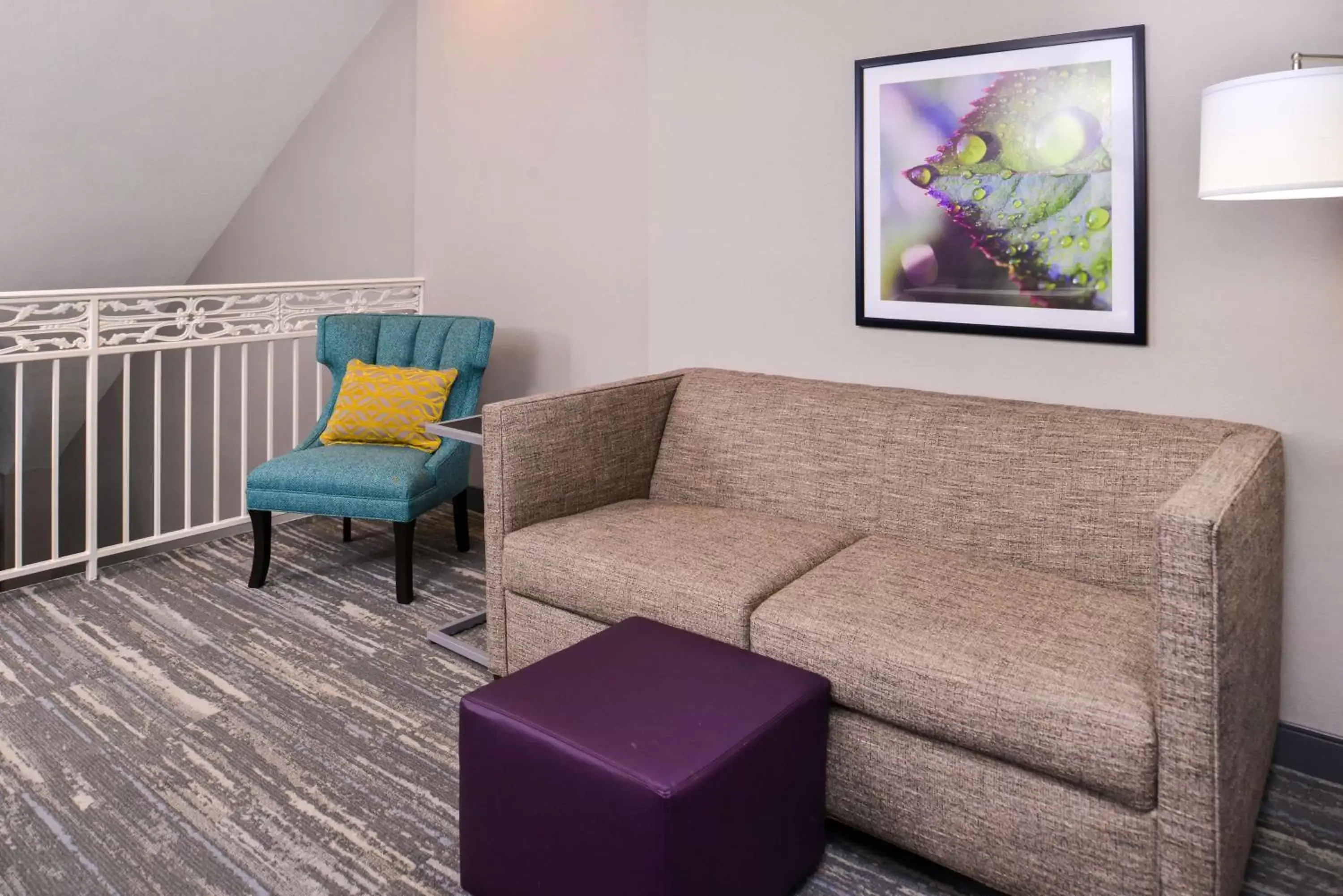 Living room, Seating Area in Hampton Inn & Suites Boise/Spectrum