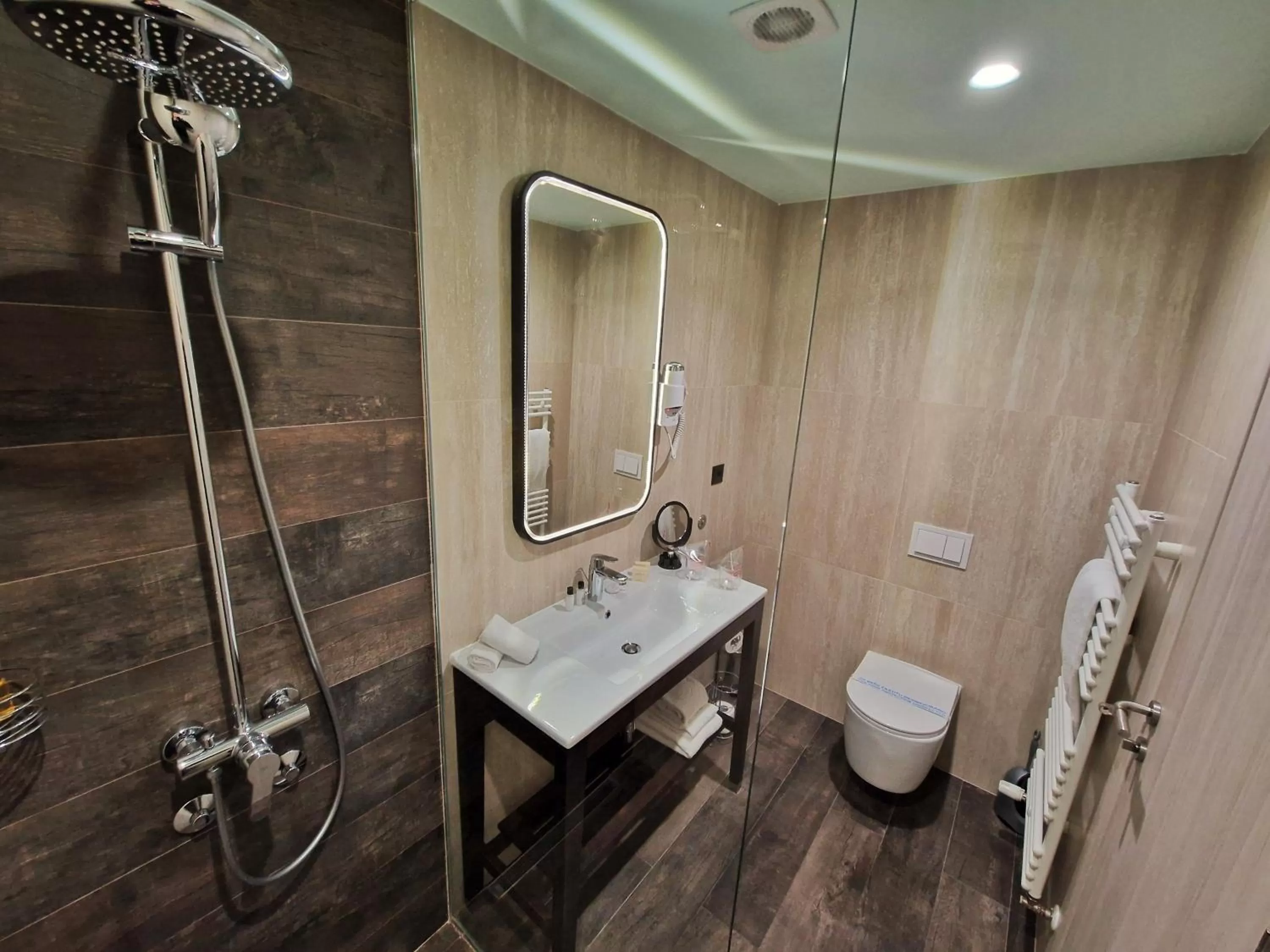 Toilet in Hotel City Code