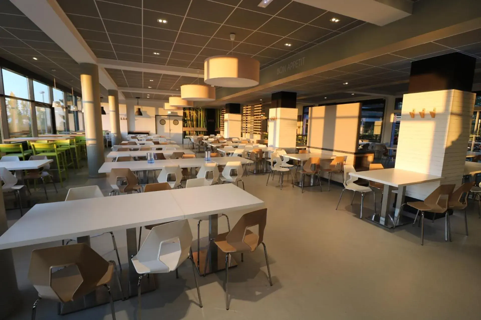 Restaurant/Places to Eat in Ethic Etapes Dijon