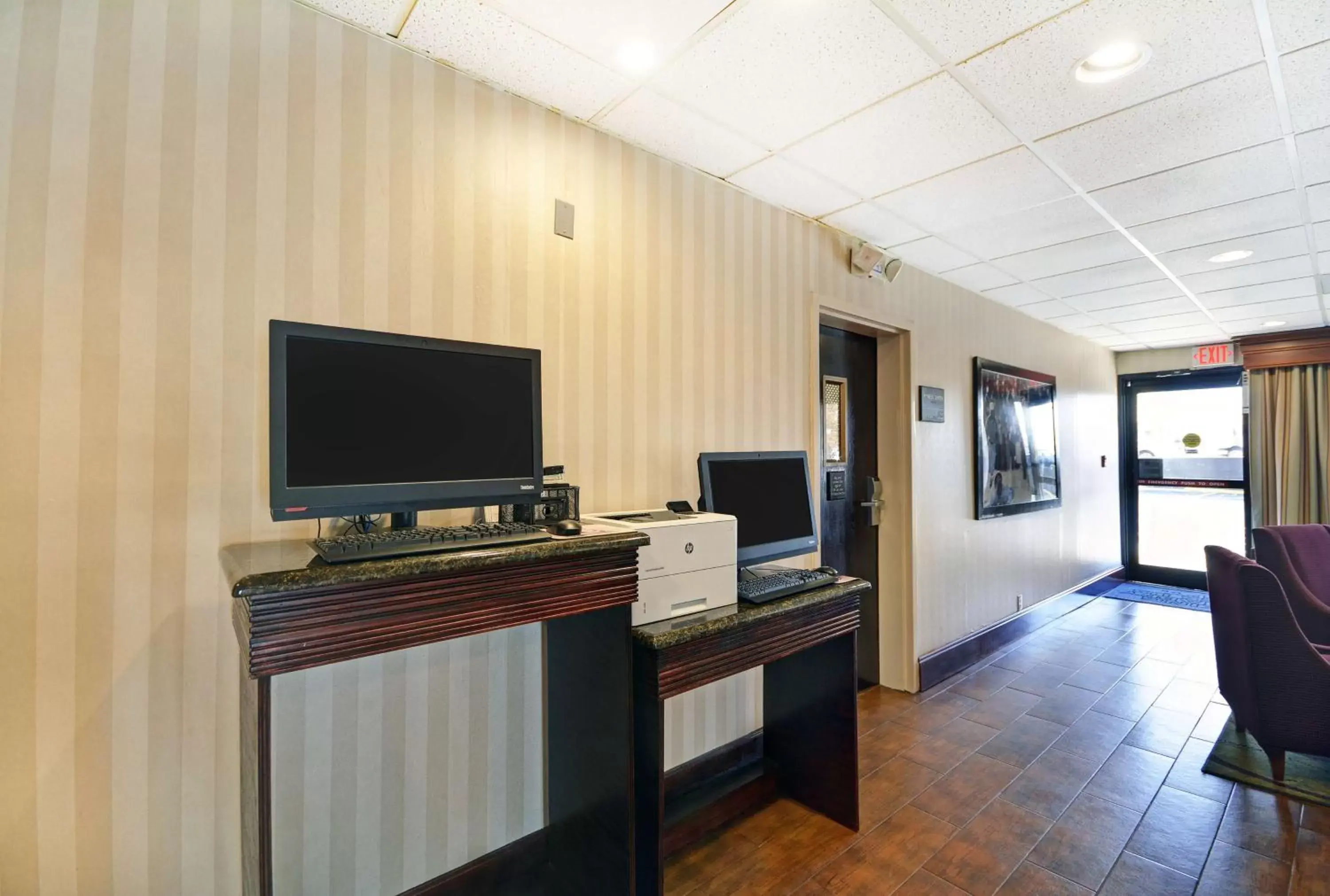 Business facilities, TV/Entertainment Center in Hampton Inn Athens