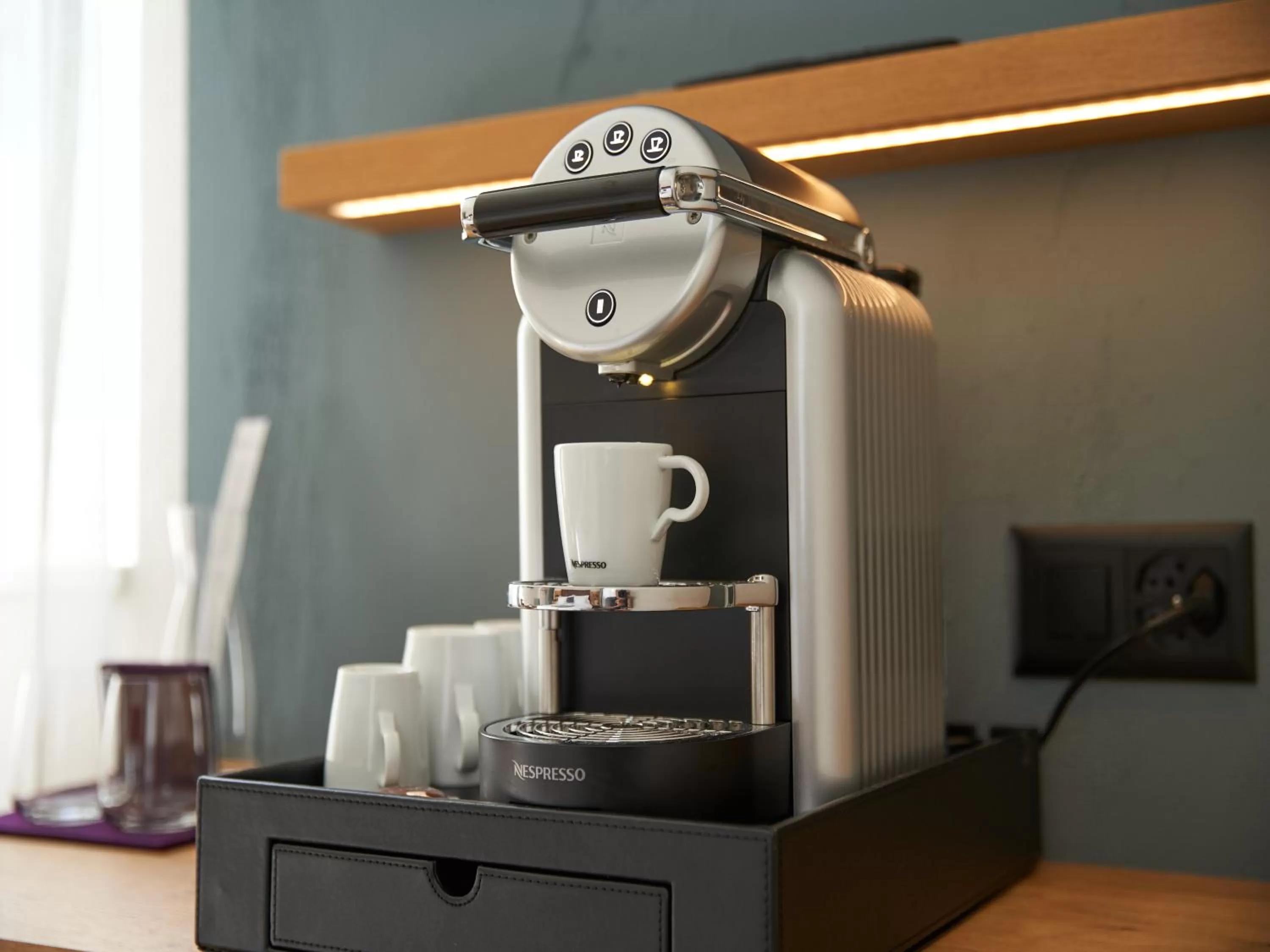 Coffee/tea facilities in Victoria - Alpine Boutique Hotel & Fine Dining