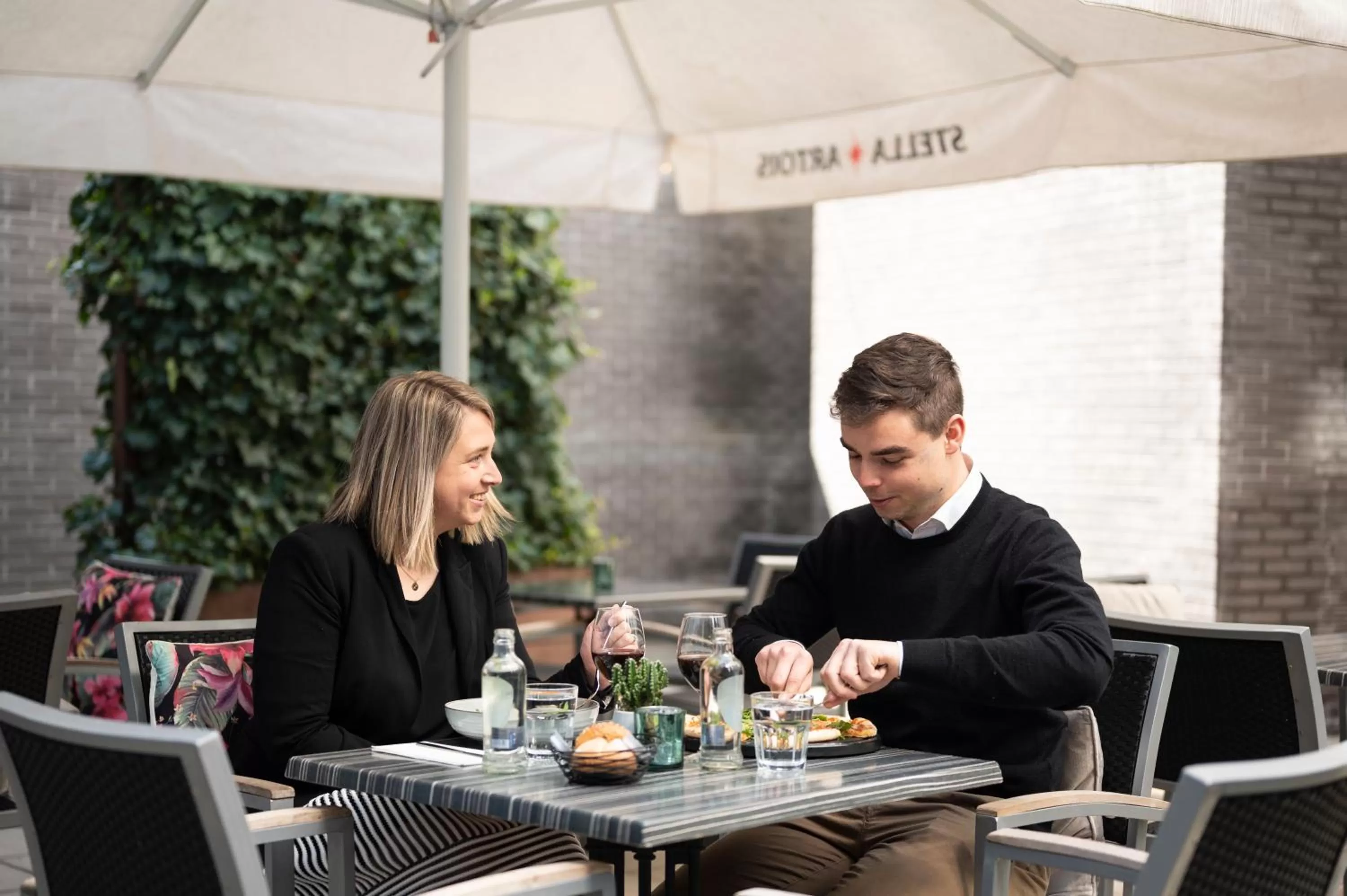 Restaurant/places to eat in Holiday Inn Express Mechelen City Centre by IHG