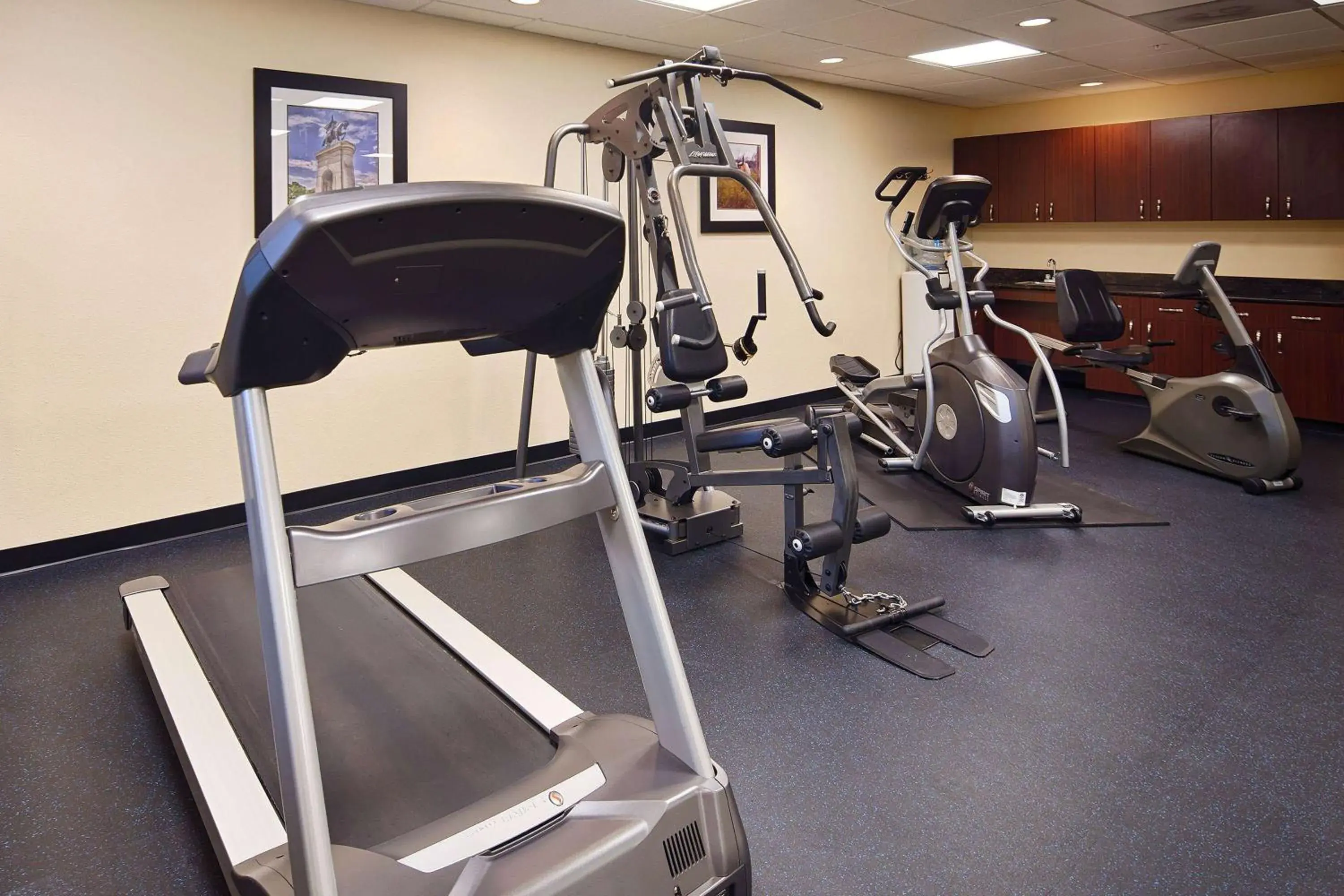 Fitness centre/facilities, Fitness Center/Facilities in Days Inn & Suites by Wyndham Sam Houston Tollway