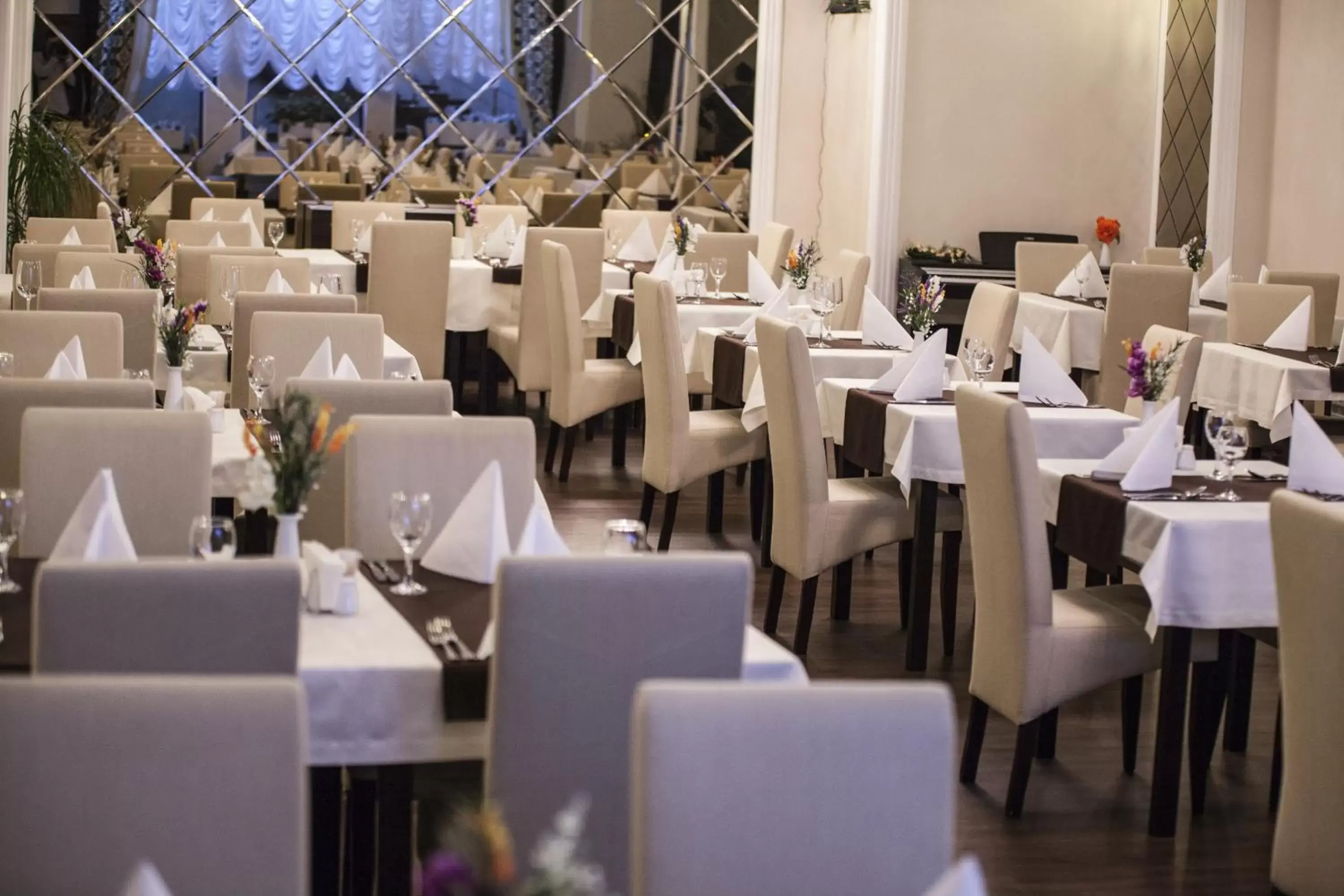 Restaurant/Places to Eat in Regency Hotel