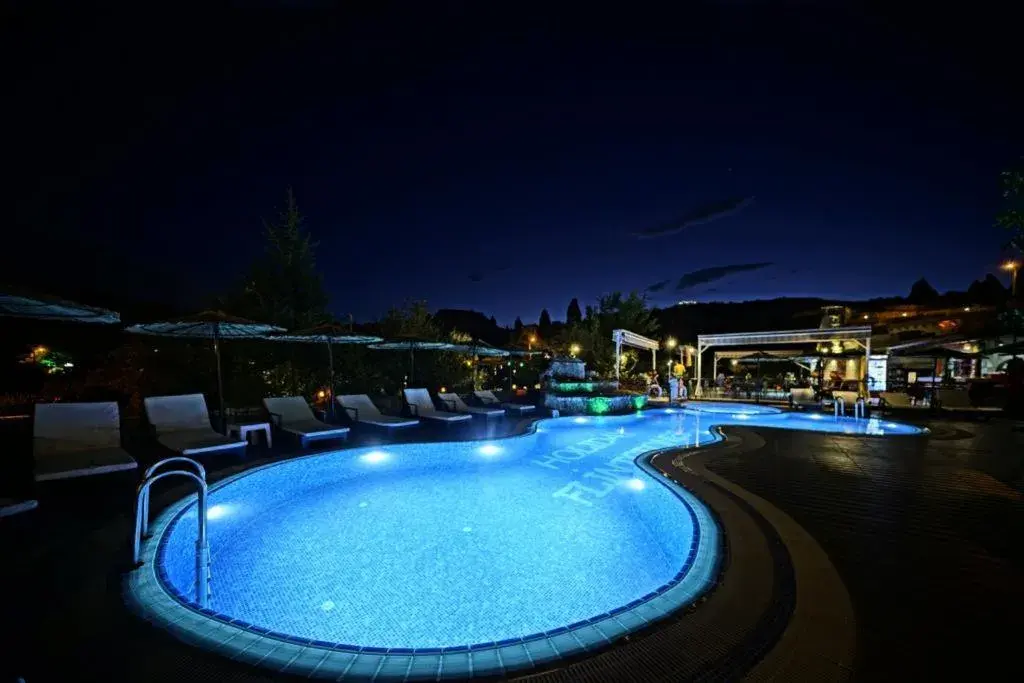 Night, Swimming Pool in Holiday Cave Hotel
