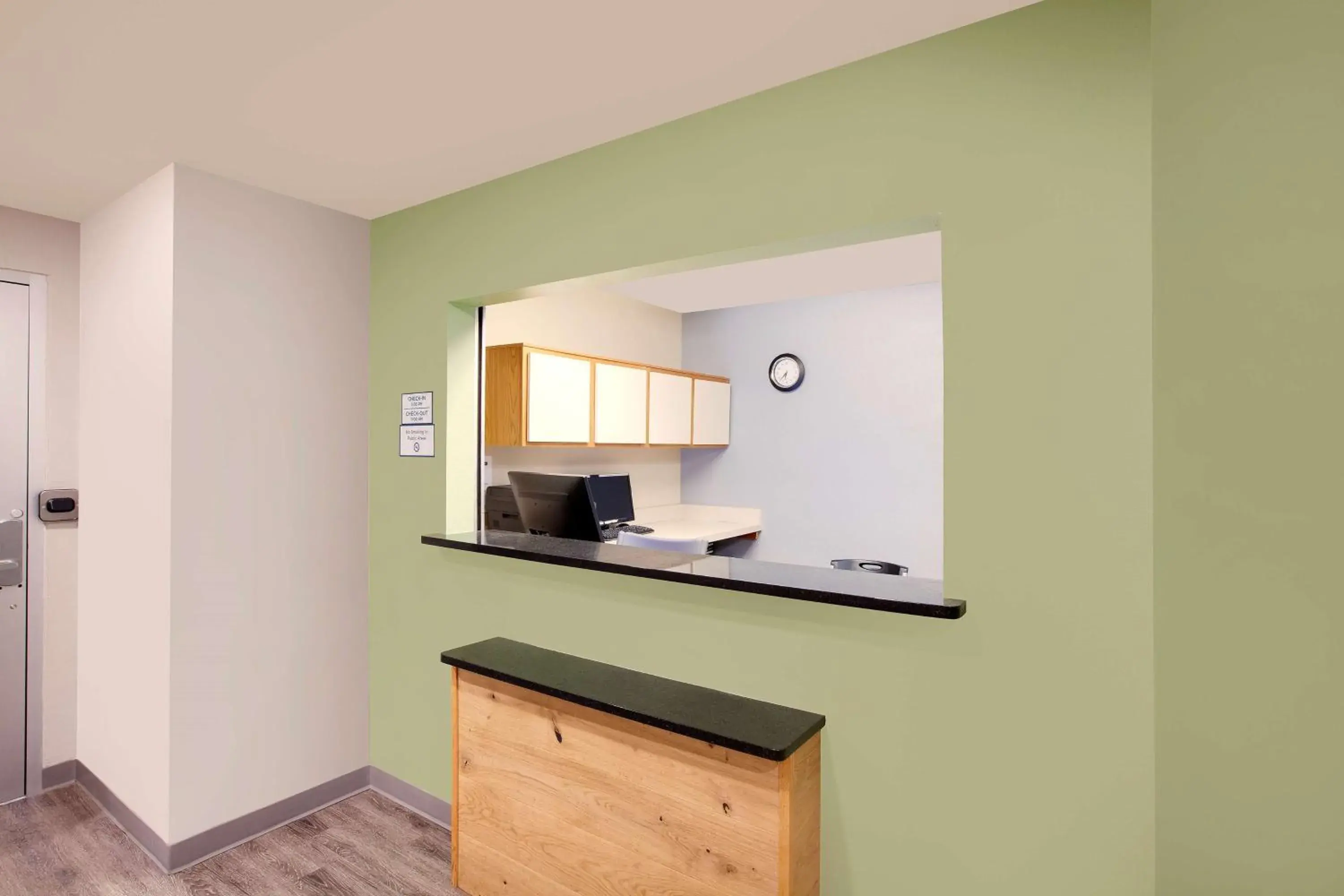 Lobby or reception, Kitchen/Kitchenette in Extended Stay America Select Suites - Springdale
