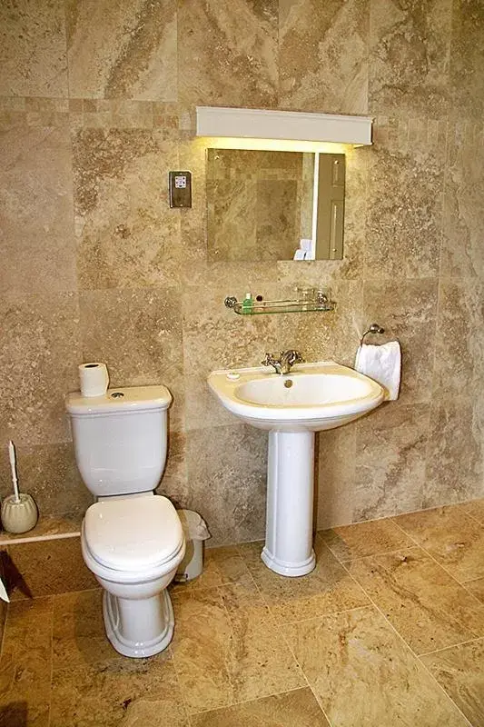 Bathroom in Dovecliff Hall Hotel