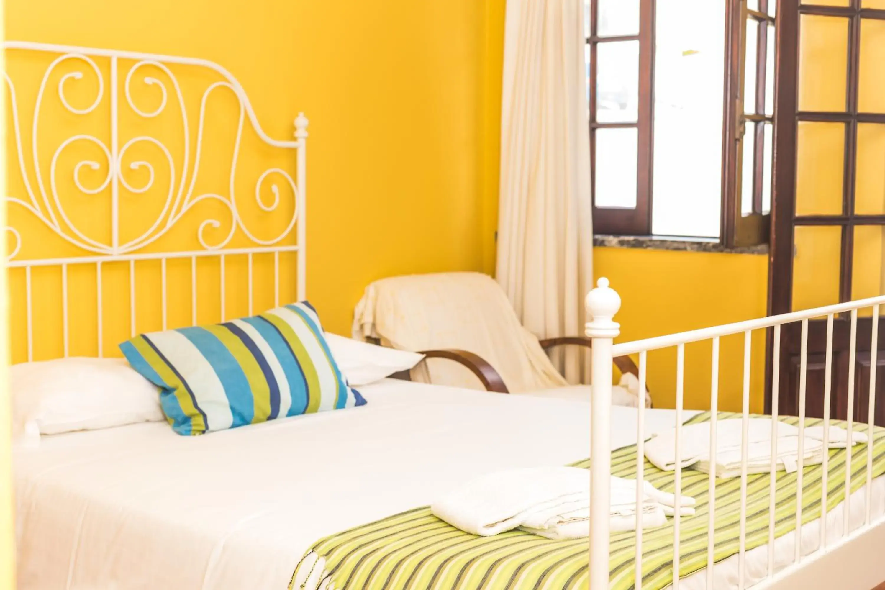 Bed in Ericeira Chill Hill Hostel & Private Rooms - Peach Garden