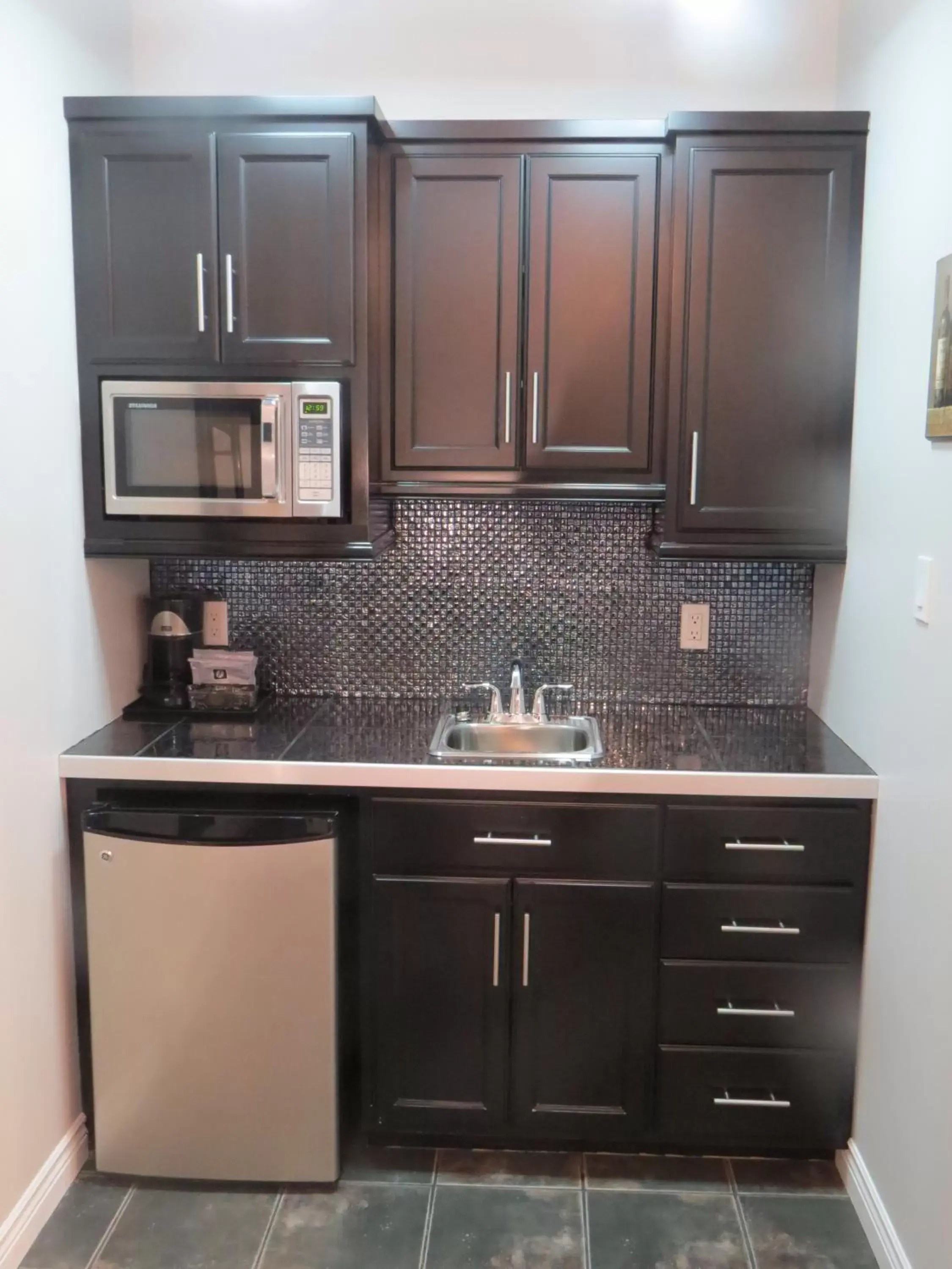 Kitchen/Kitchenette in Dockside Suites