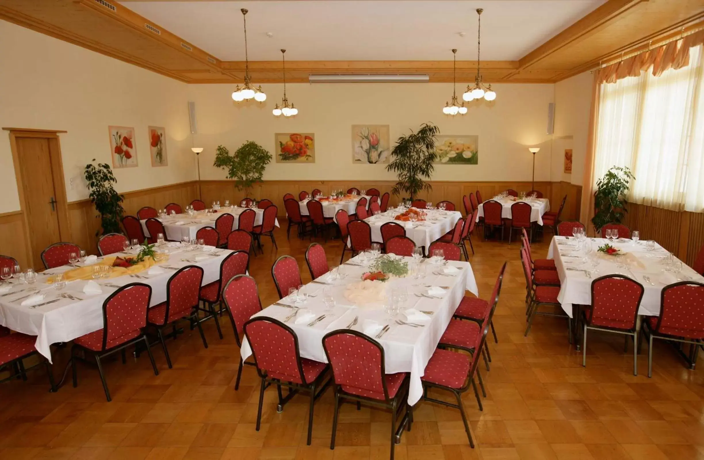 Banquet/Function facilities, Restaurant/Places to Eat in Hotel Emmental