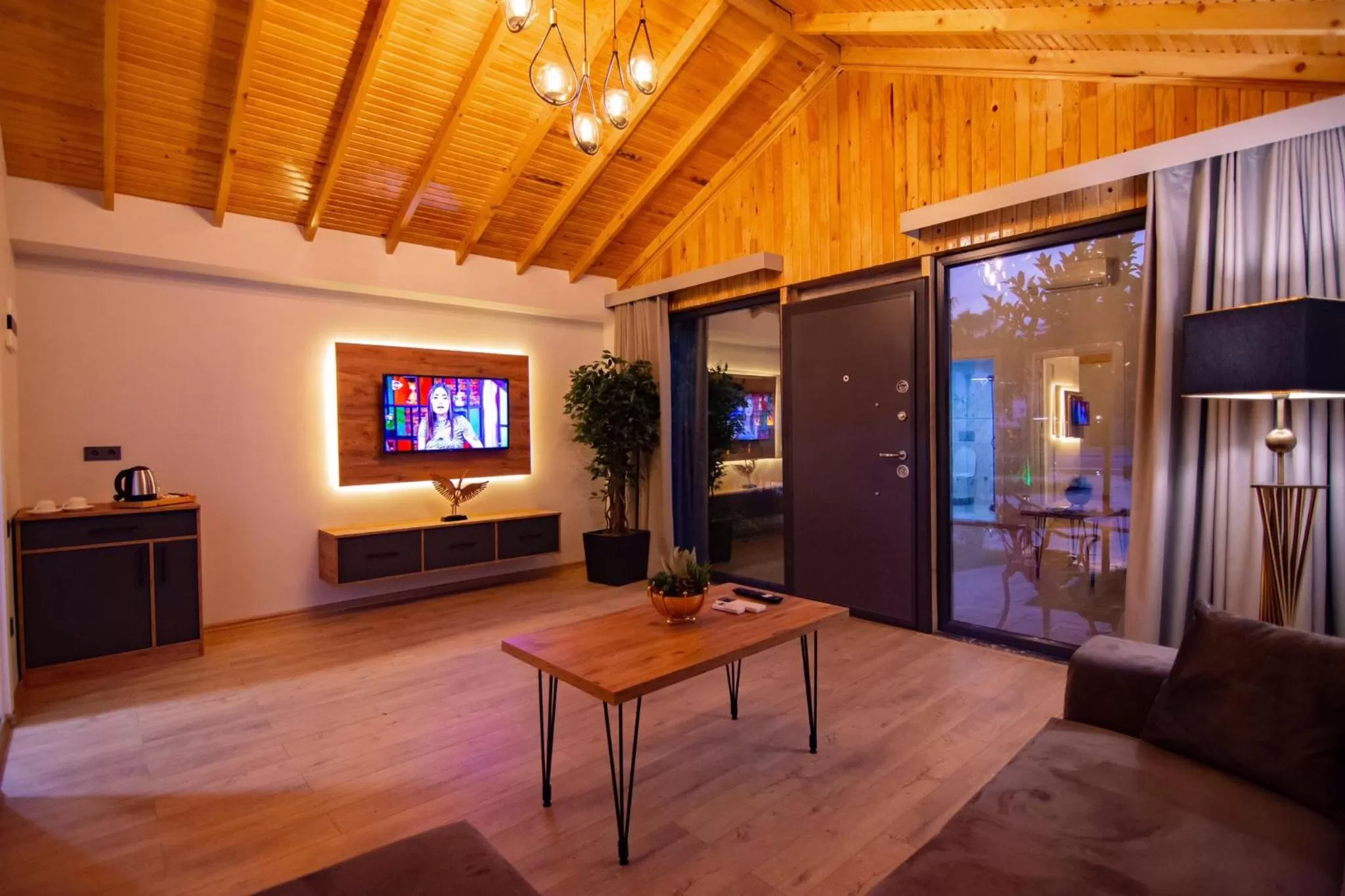 Communal lounge/ TV room, TV/Entertainment Center in Sandal Otel