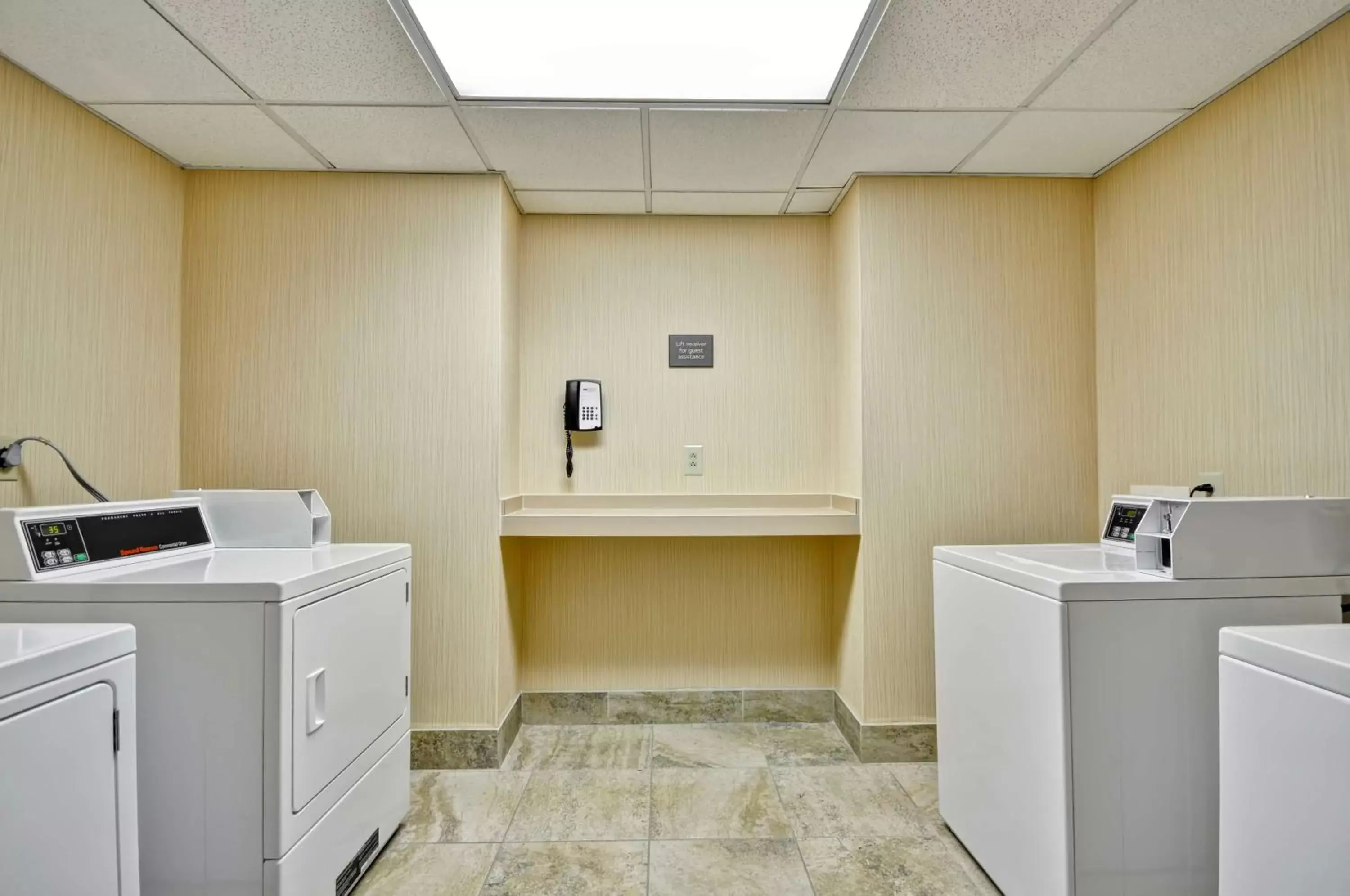 Property building in Hampton Inn & Suites Charleston/Mt. Pleasant-Isle Of Palms Property building in Hampton Inn & Suites Charleston/Mt. Pleasant-Isle Of Palms