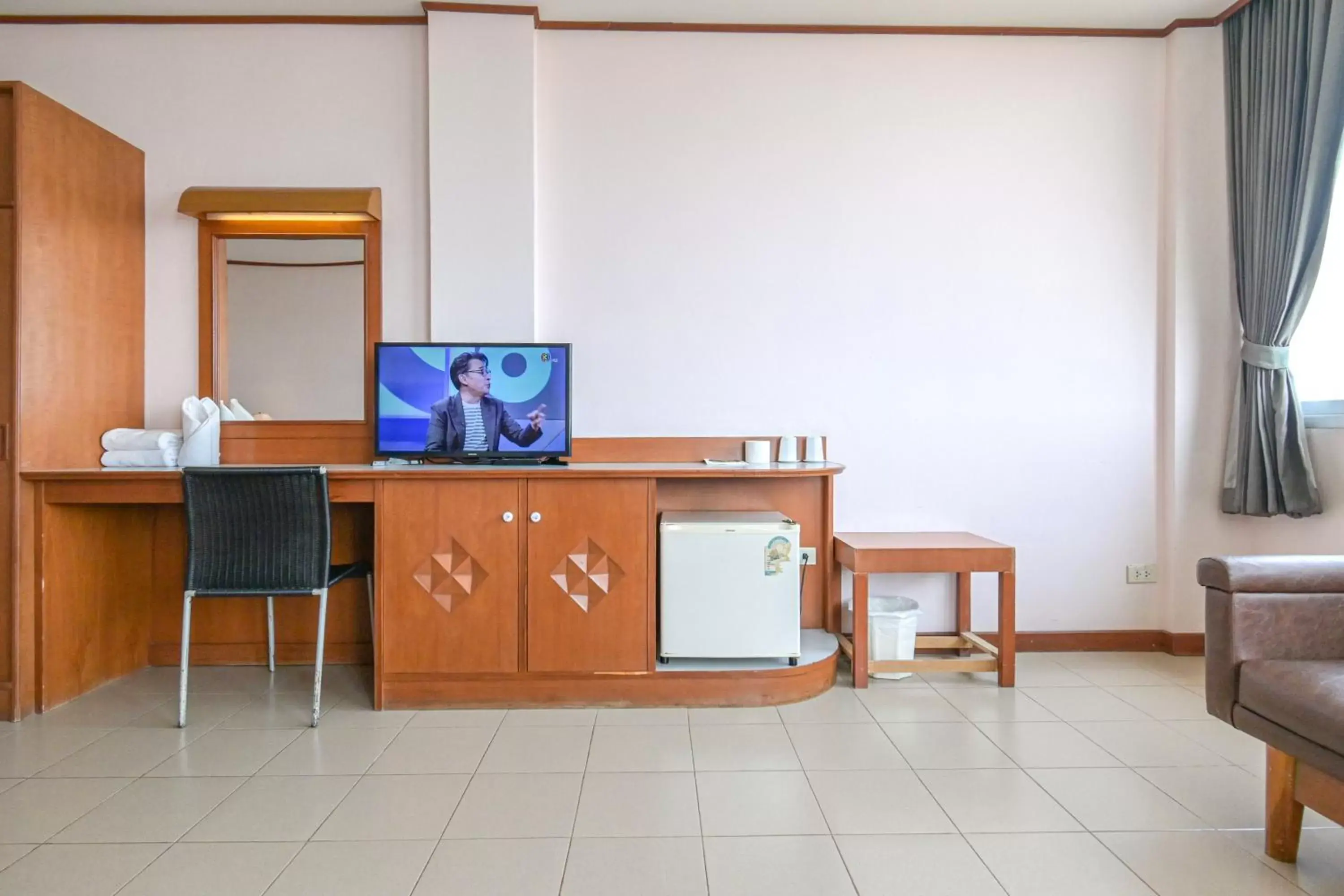 TV and multimedia, TV/Entertainment Center in Rattana Park Hotel