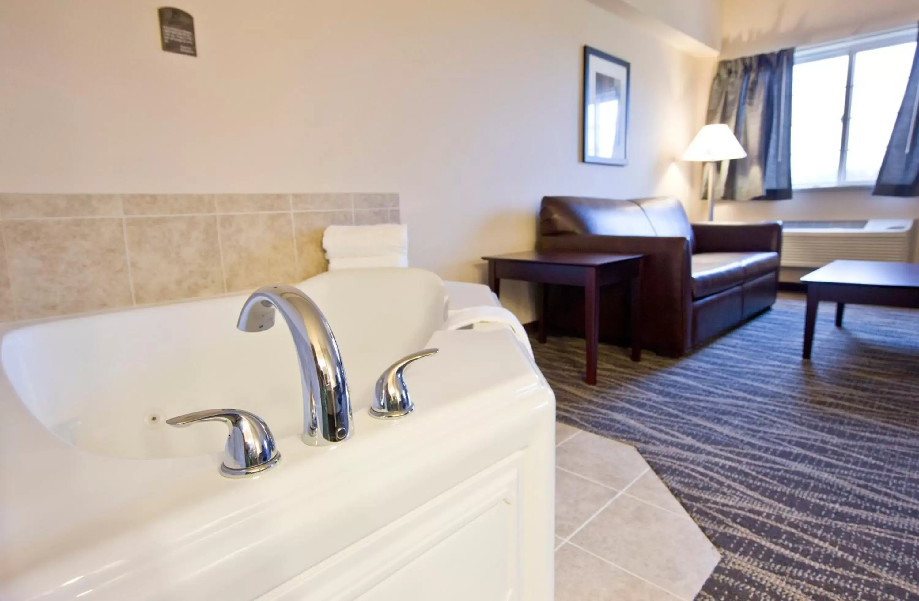 Bed, Bathroom in Cobblestone Inn & Suites - Boone