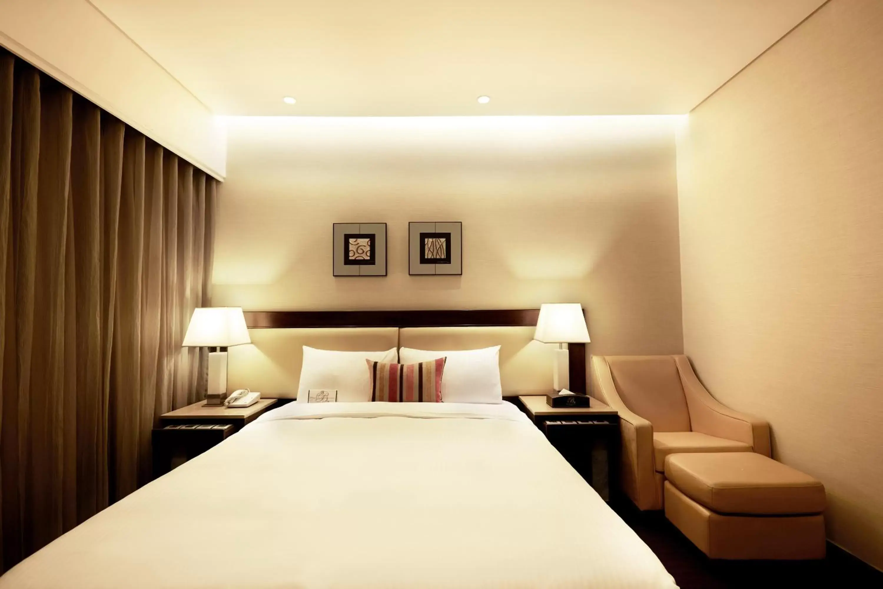 Bedroom, Bed in Beauty Hotels - Roumei Boutique