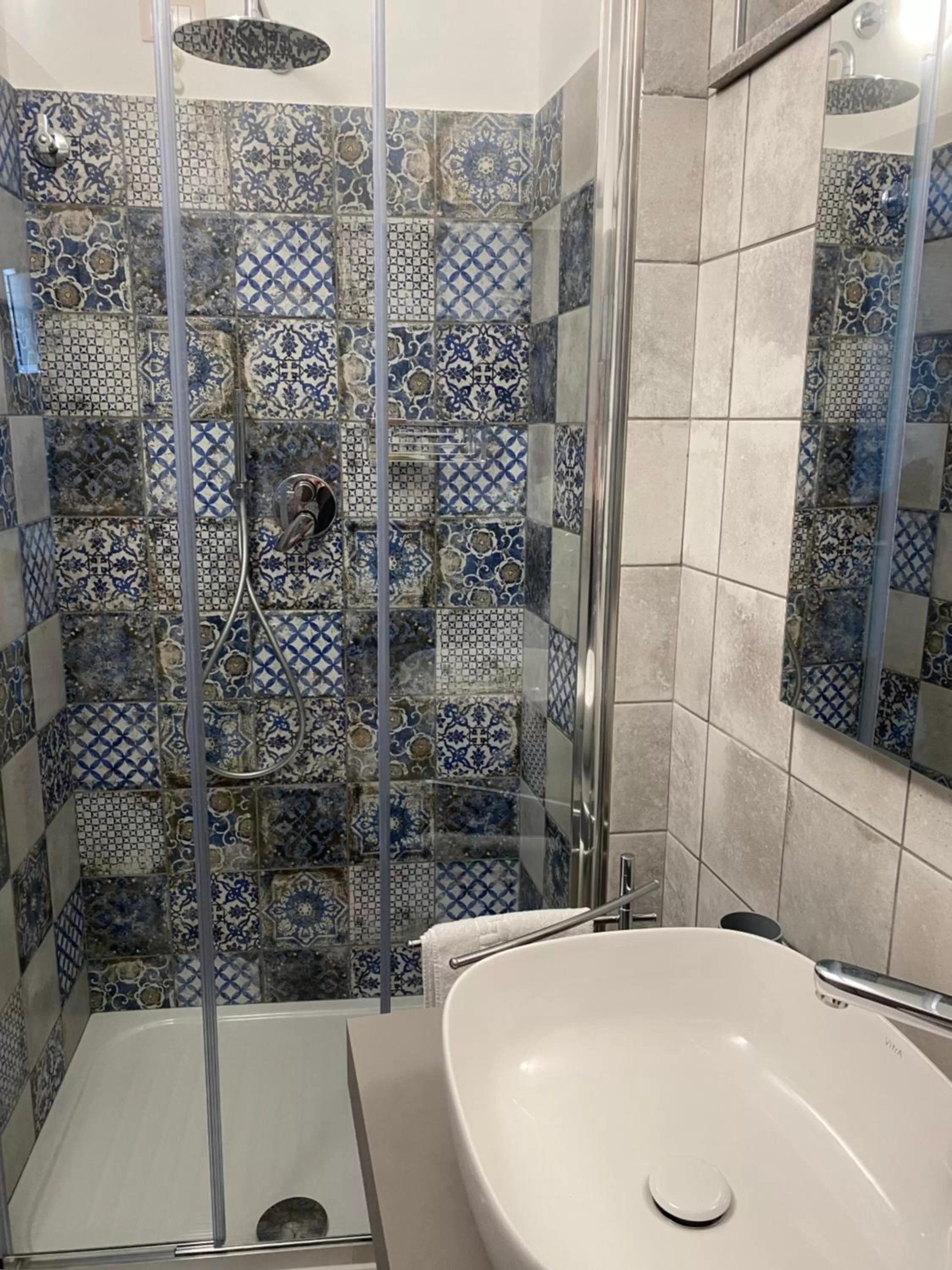 Shower in B&B Il Tramonto