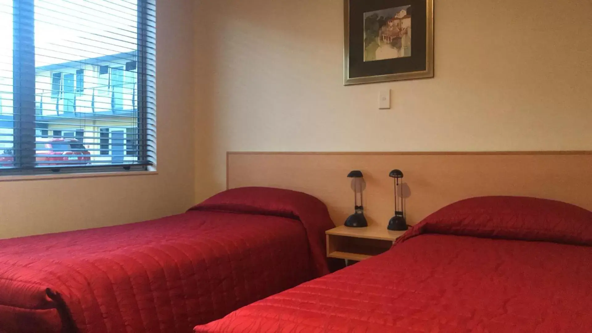 Bedroom, Bed in Harbour City Motor Inn & Conference