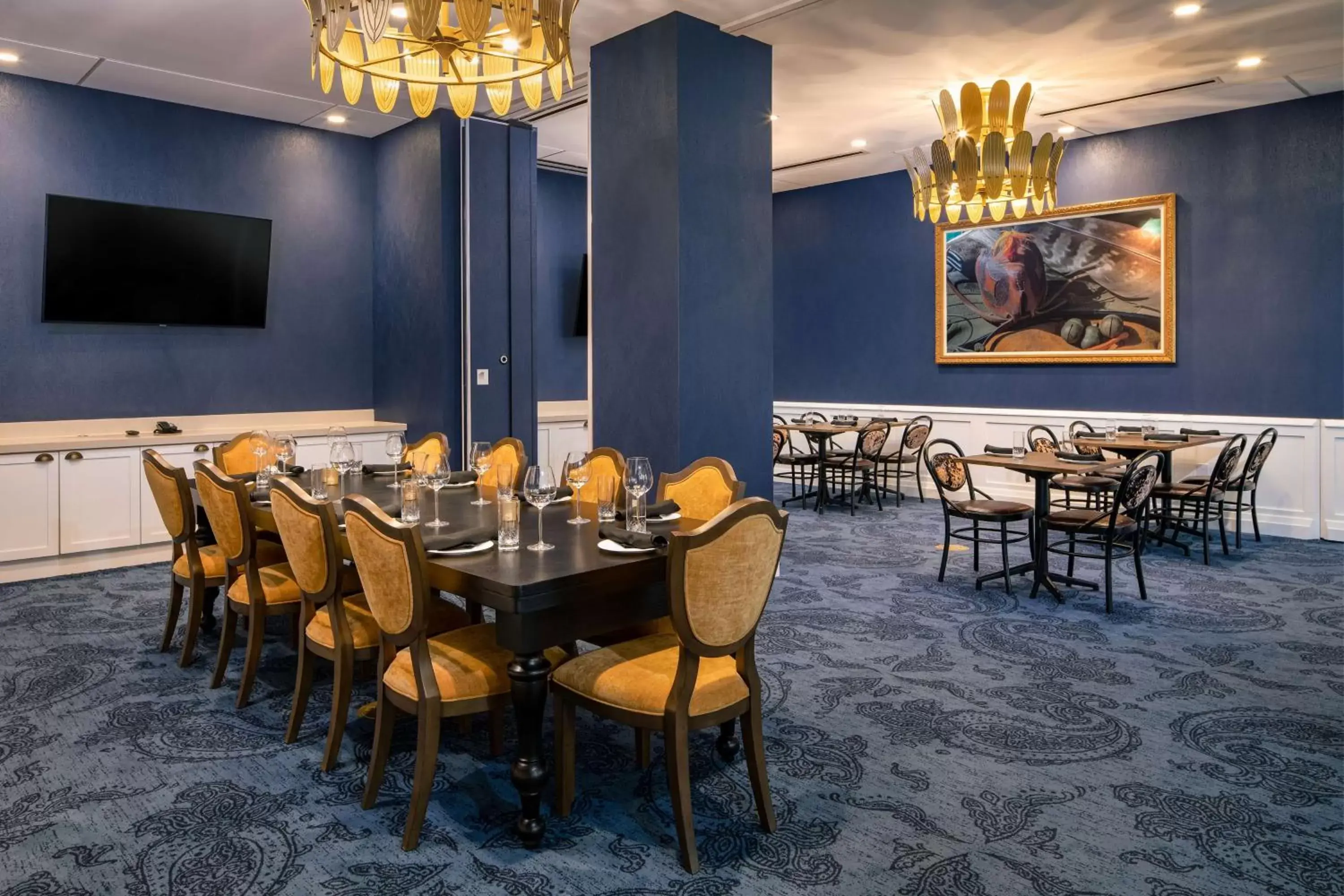 Dining area, Restaurant/Places to Eat in The Peregrine Omaha Downtown Curio Collection By Hilton