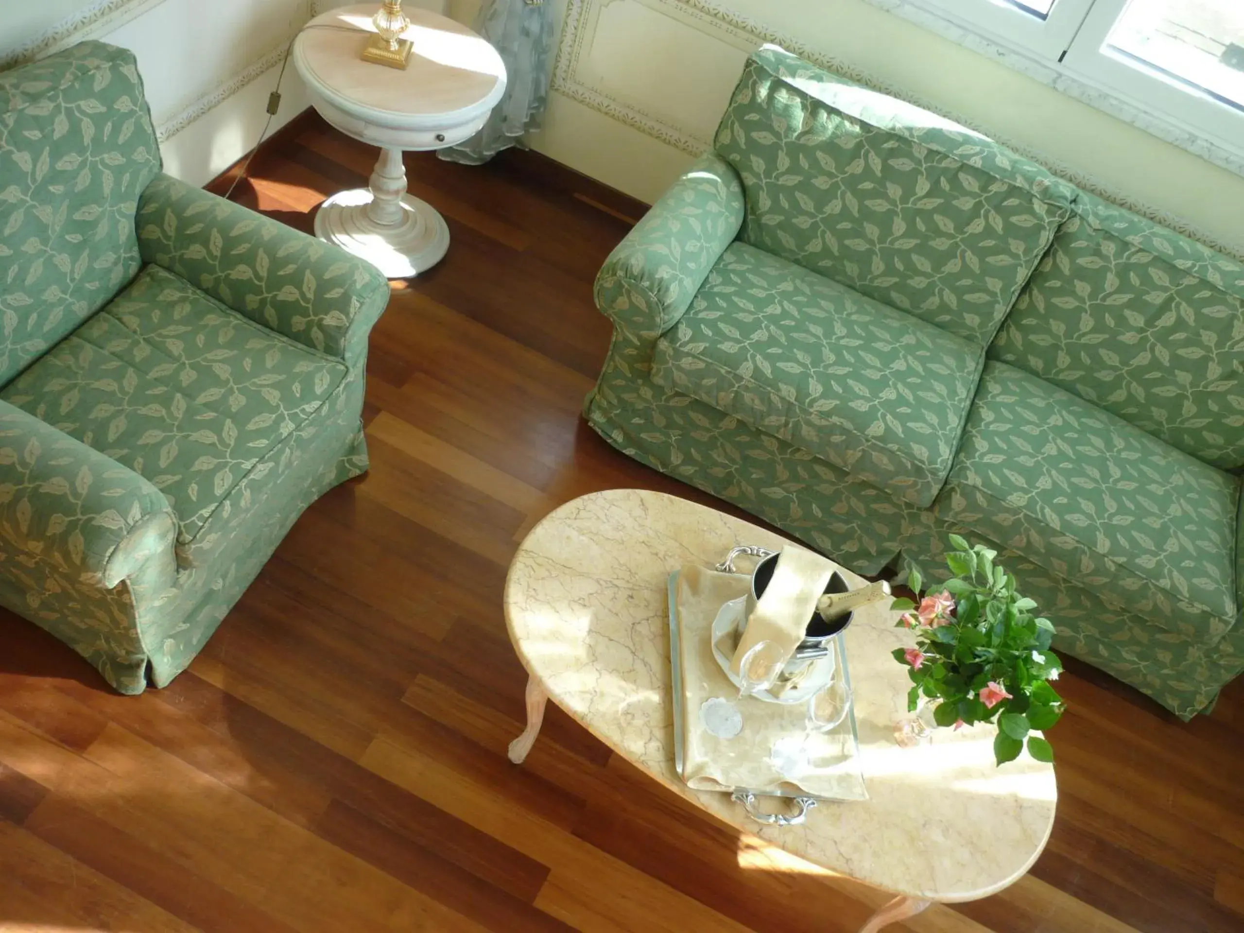 Seating Area in Suite Hotel Nettuno