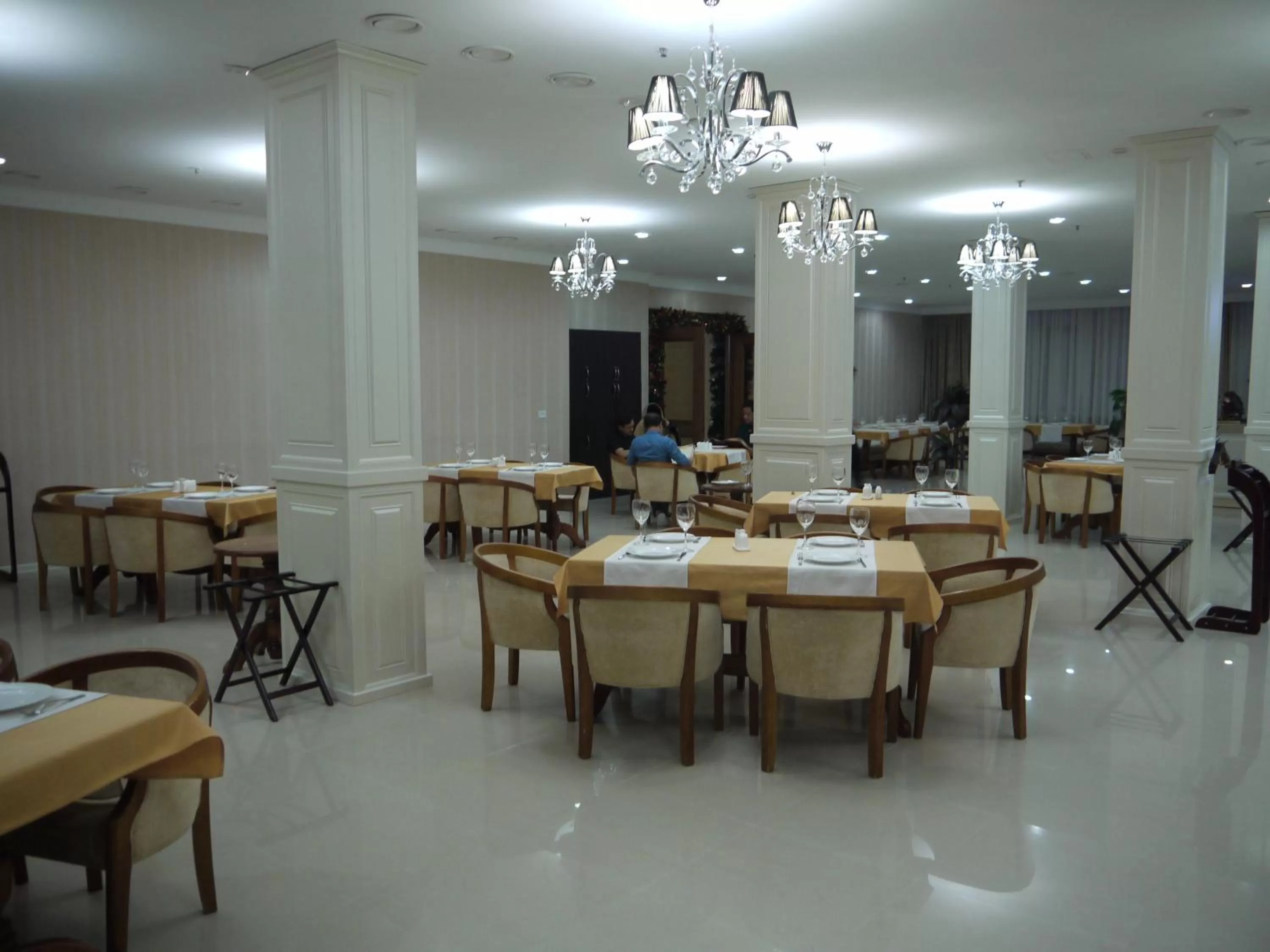 Restaurant/places to eat in King Hotel Astana