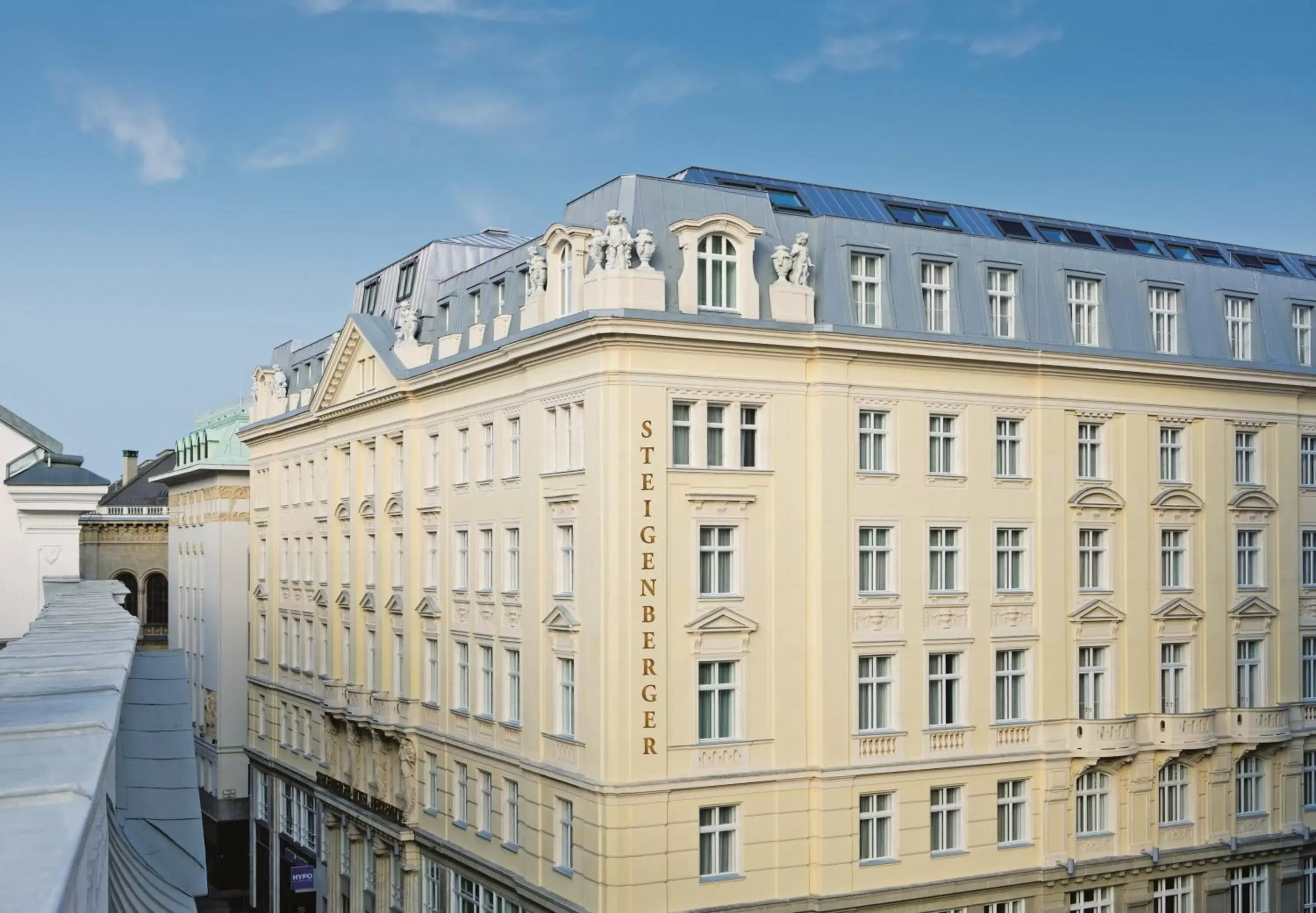 Property Building in Steigenberger Hotel Herrenhof