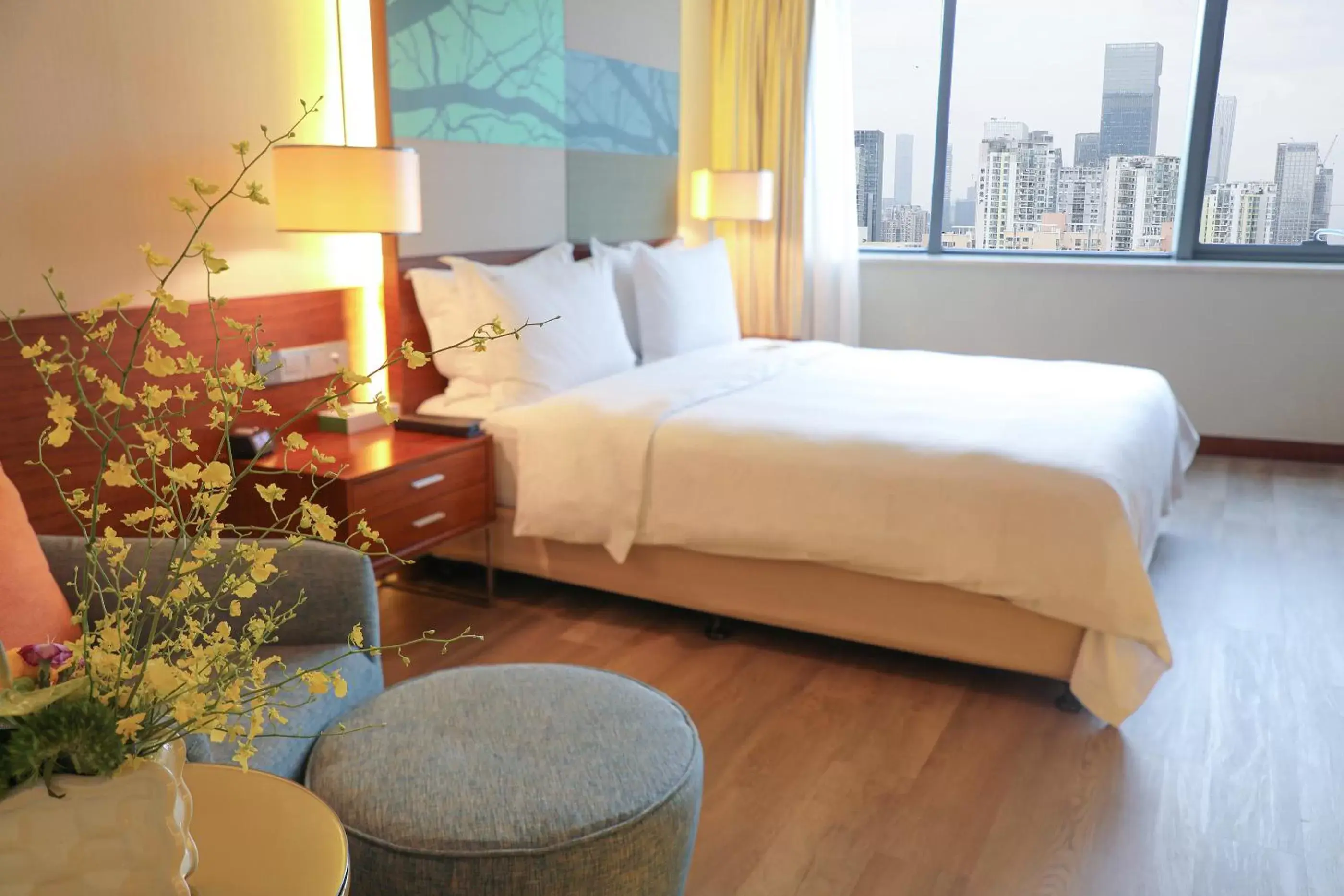 Photo of the whole room, Bed in Holiday Inn Shenzhen Donghua, an IHG Hotel