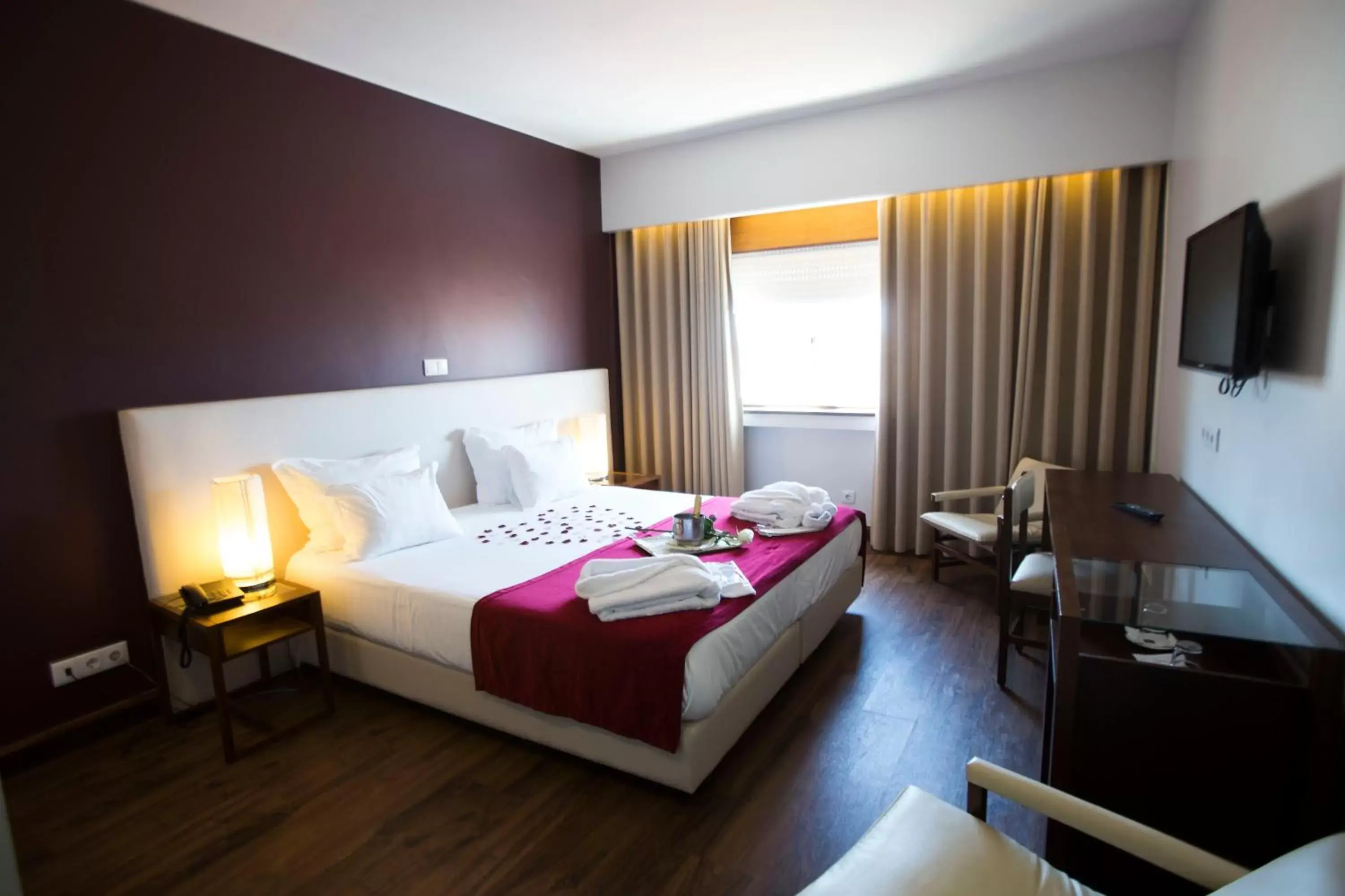 Shower, Bed in Hotel Rali Viana