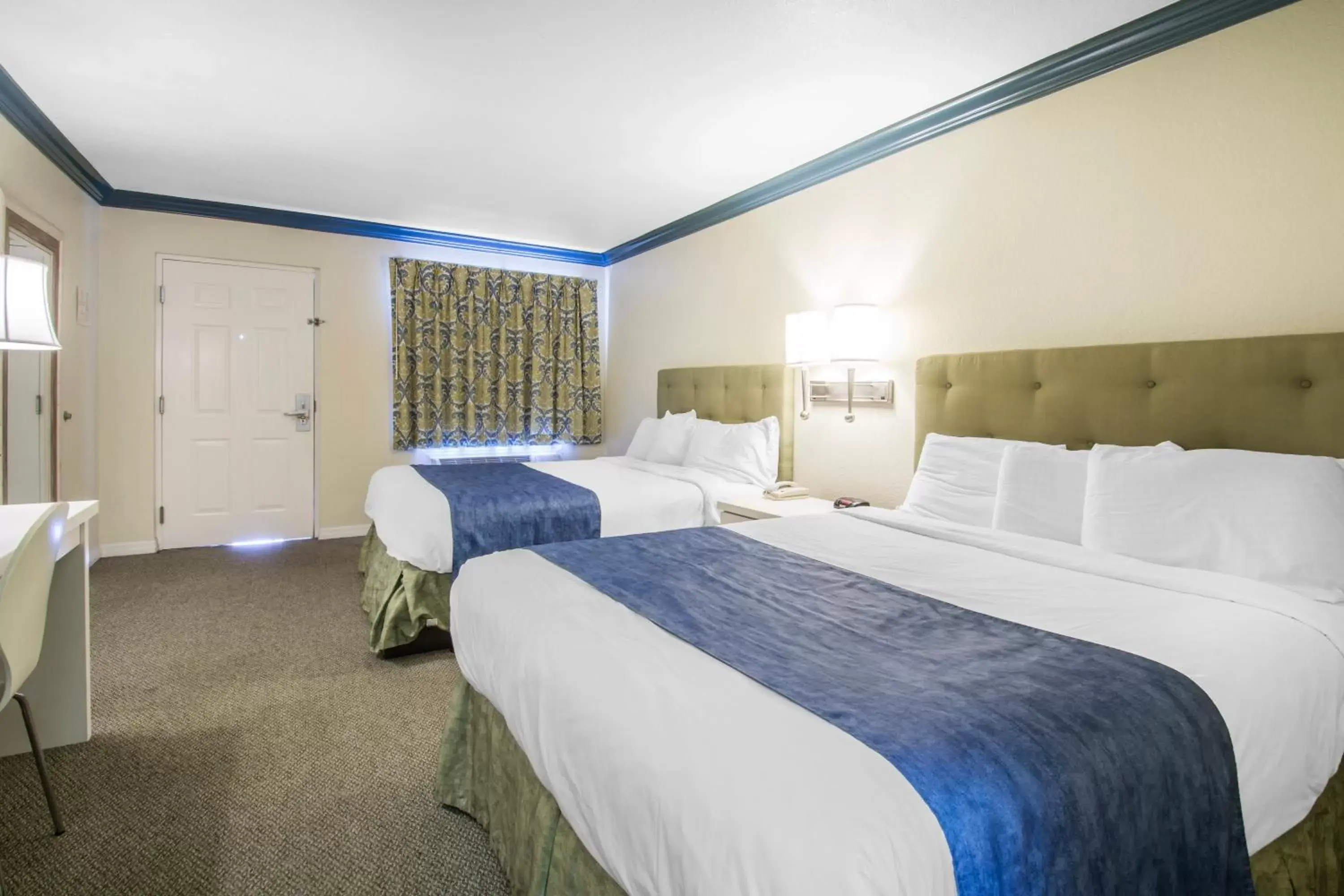 Standard Queen Room with Two Queen Beds - Non-Smoking in Quality Inn Clermont West Kissimmee