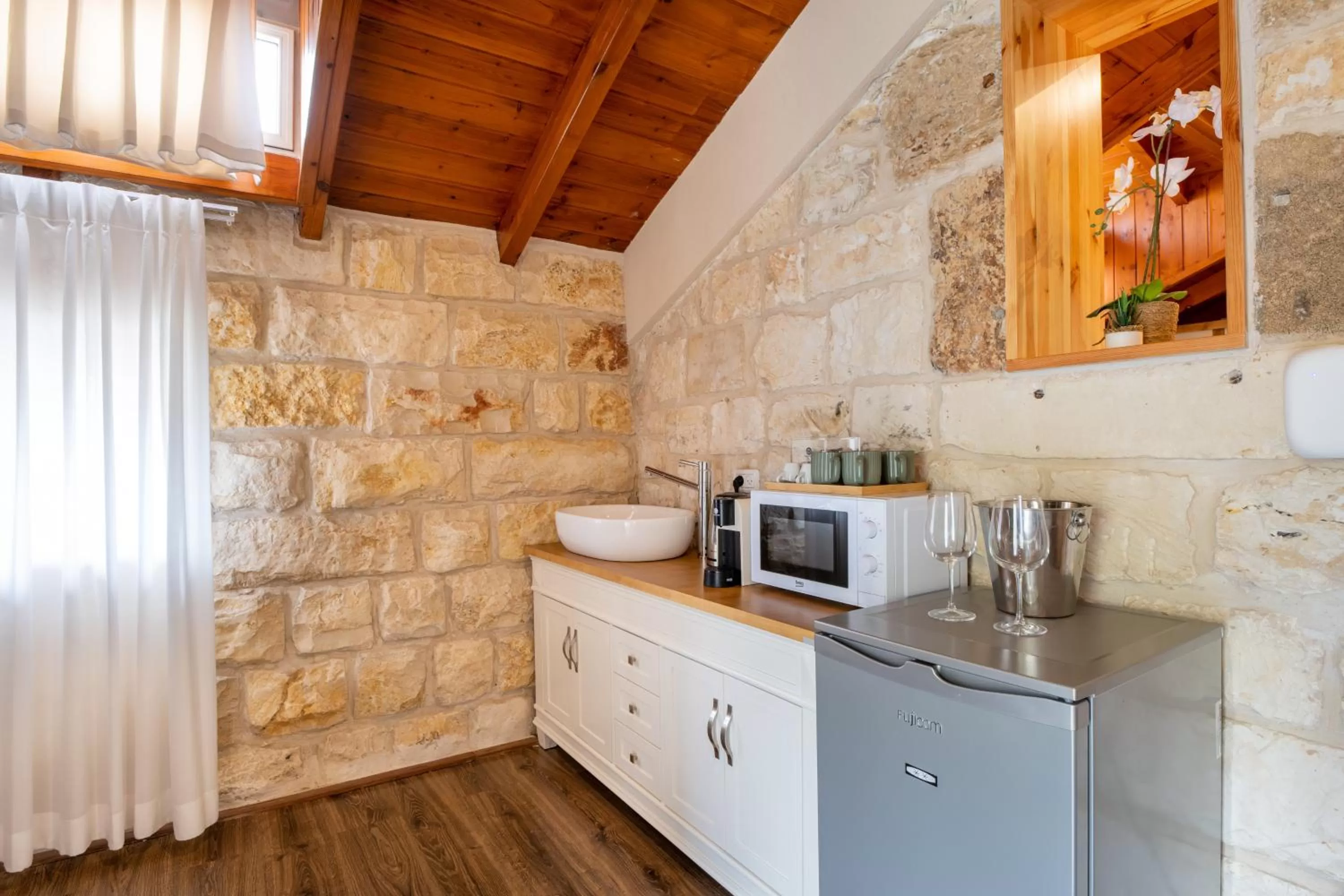 Kitchen or kitchenette in Via Maria Boutique Suites - Free Parking