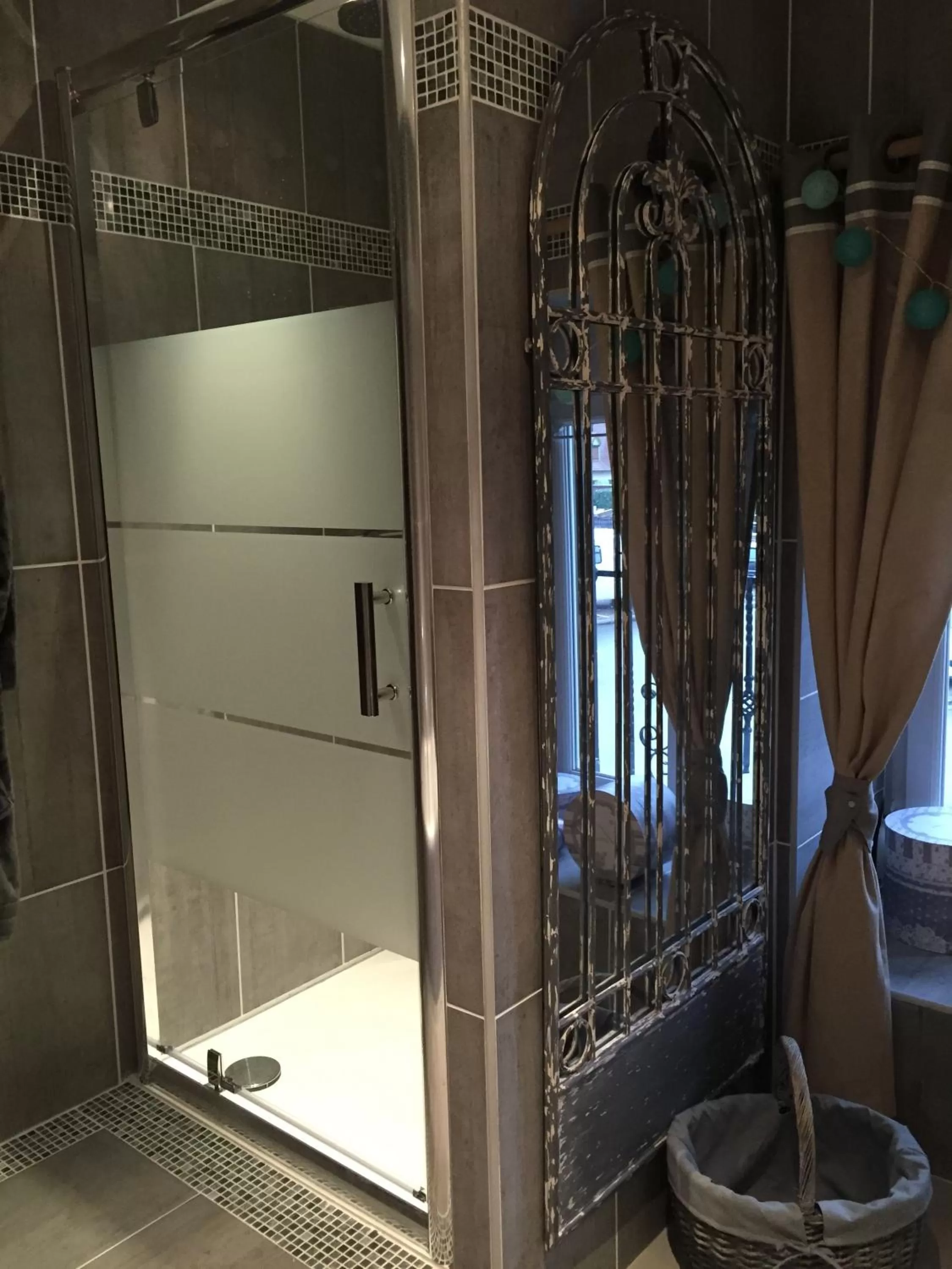 Shower, Bathroom in Chambres d'hôtes Nuits Campagnardes