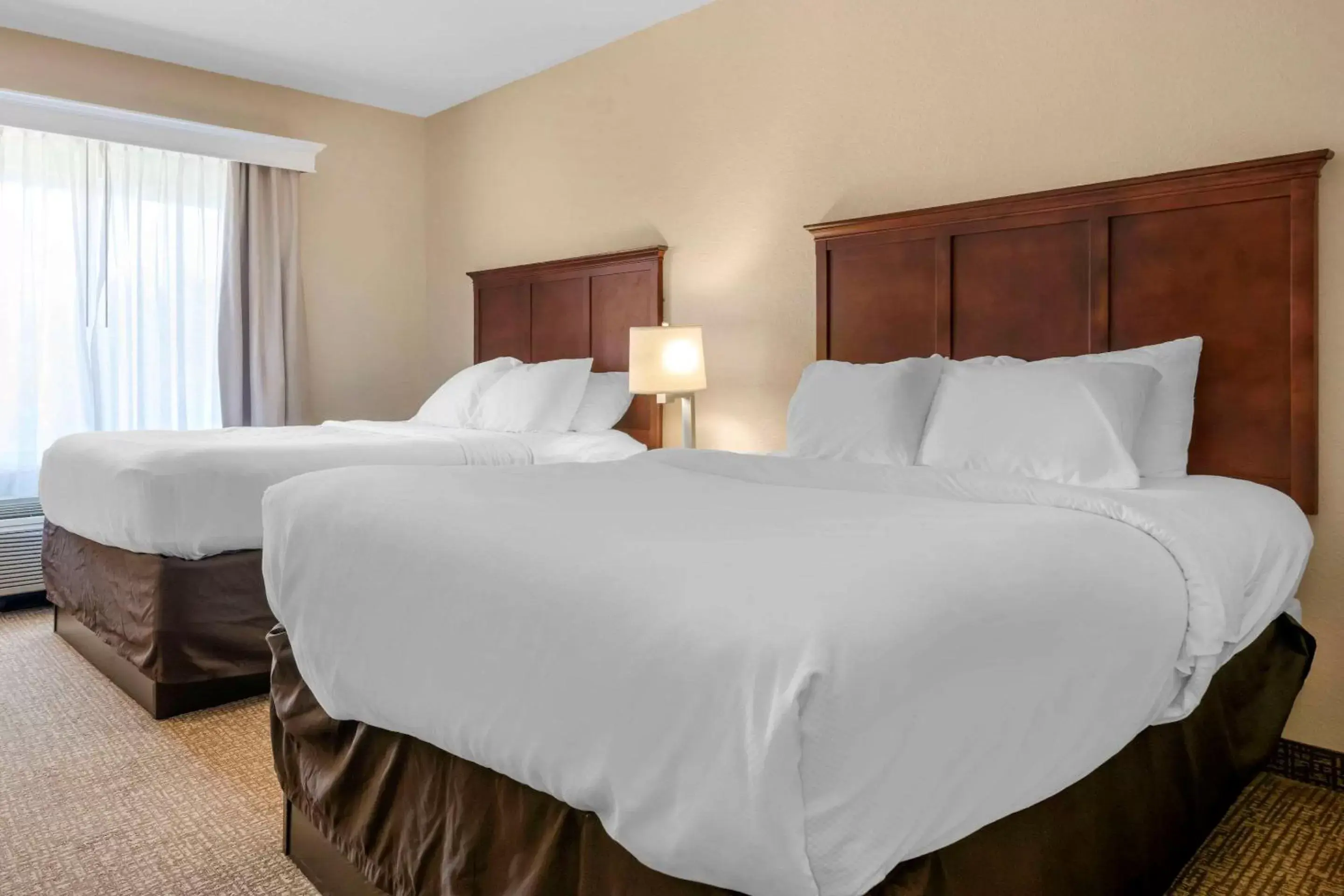 Photo of the whole room, Bed in Comfort Suites Ocala North