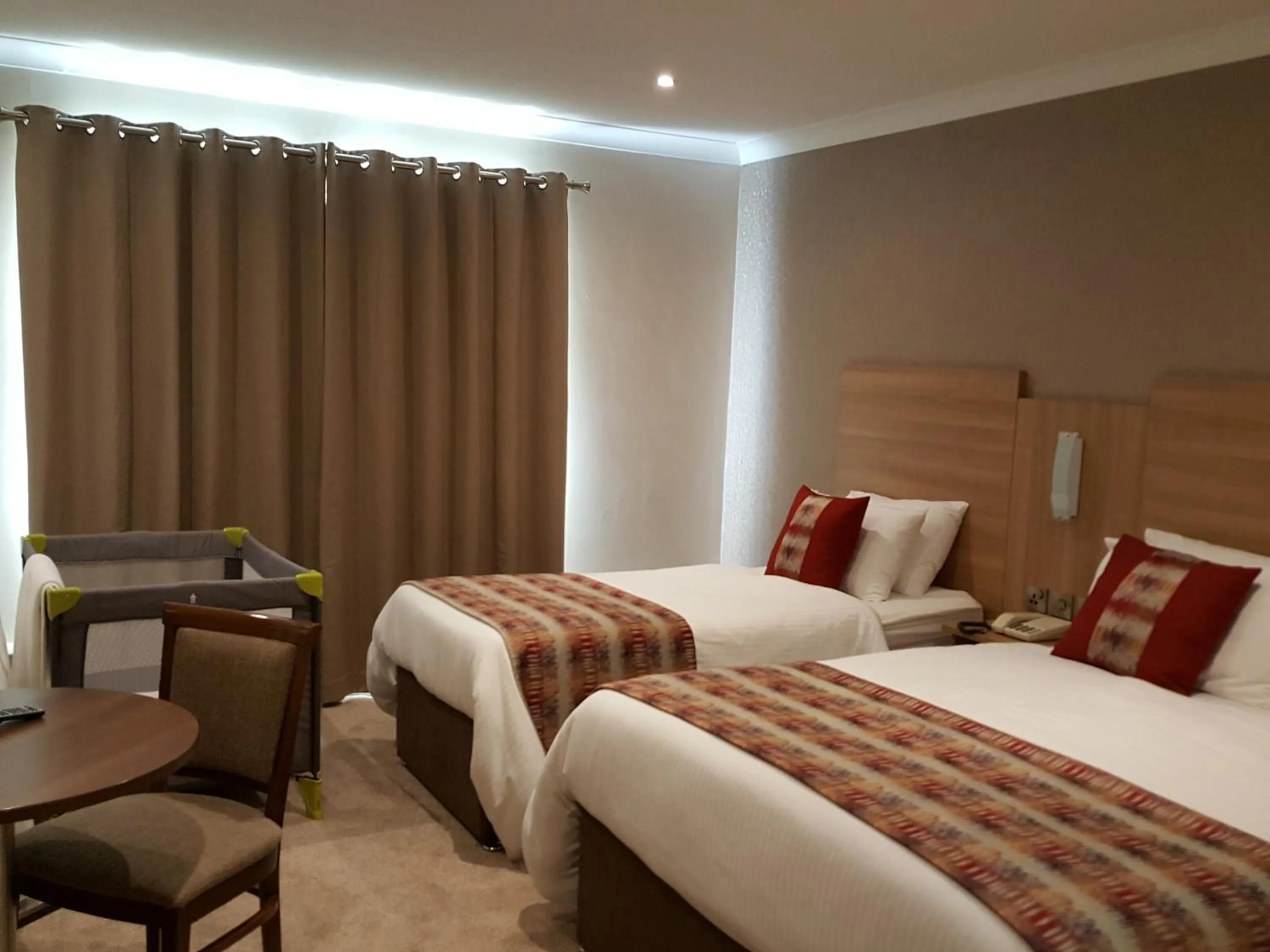 Bedroom, Bed in The Lodge Hotel