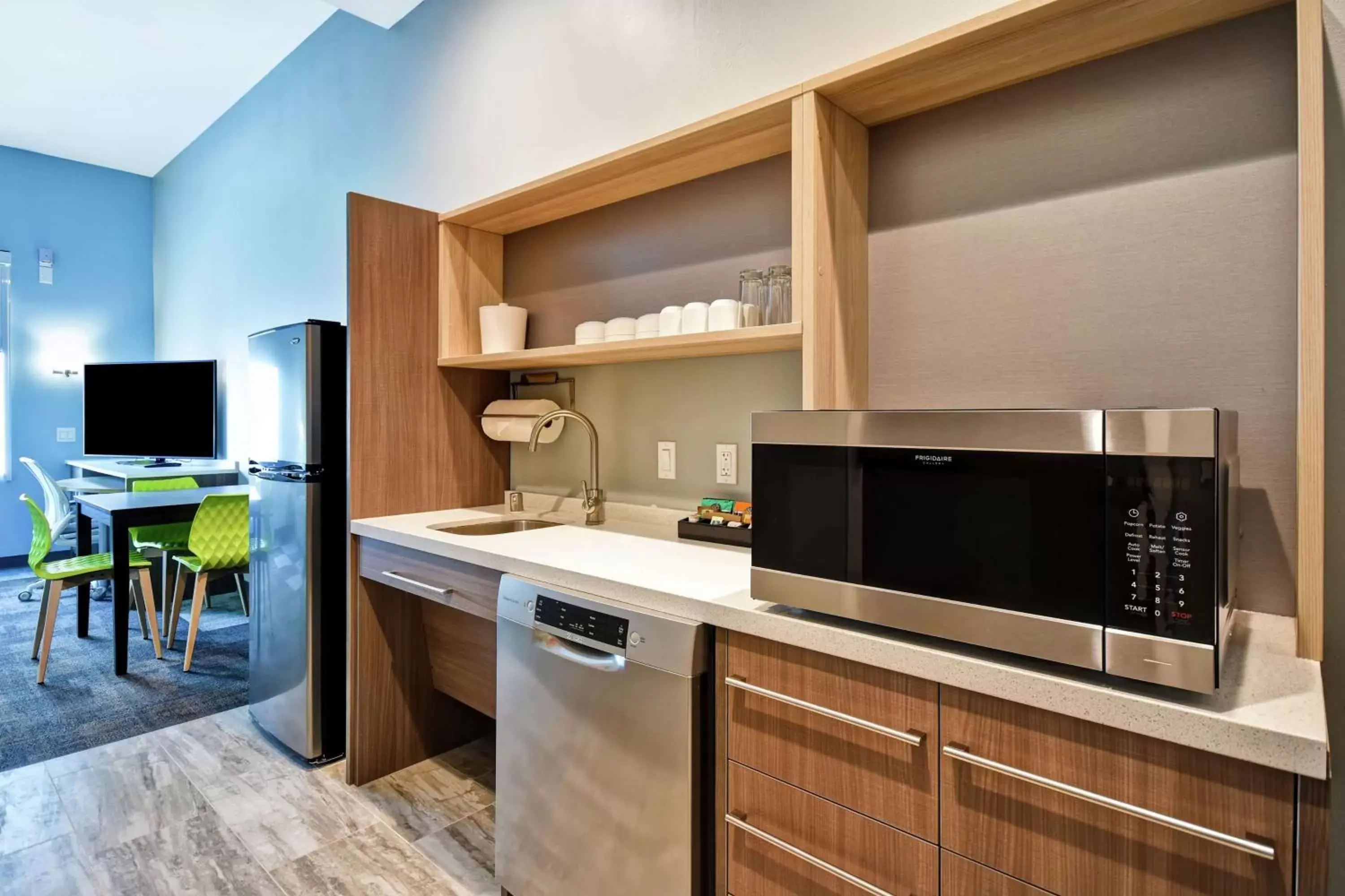 Kitchen or kitchenette, Kitchen/Kitchenette in Home2 Suites By Hilton San Francisco Airport North