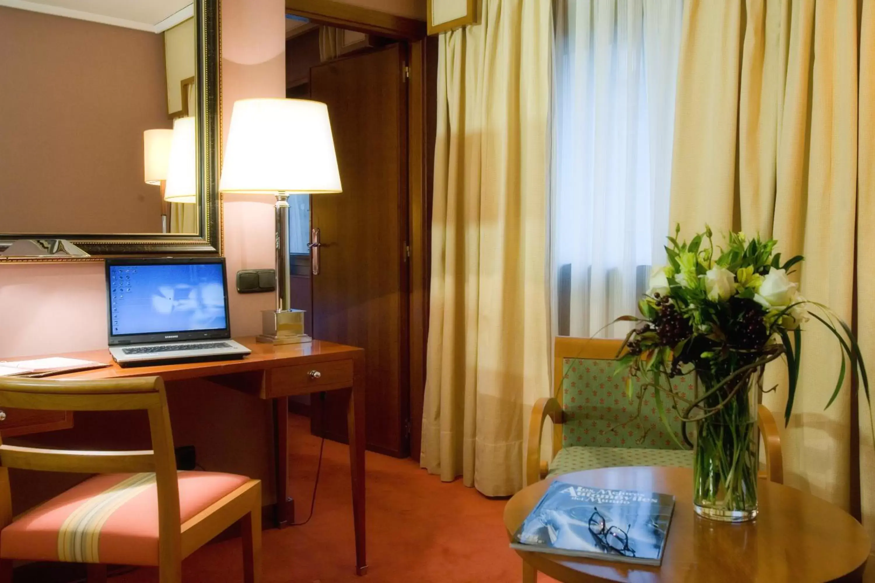 Seating area, TV/Entertainment Center in Hotel Palafox