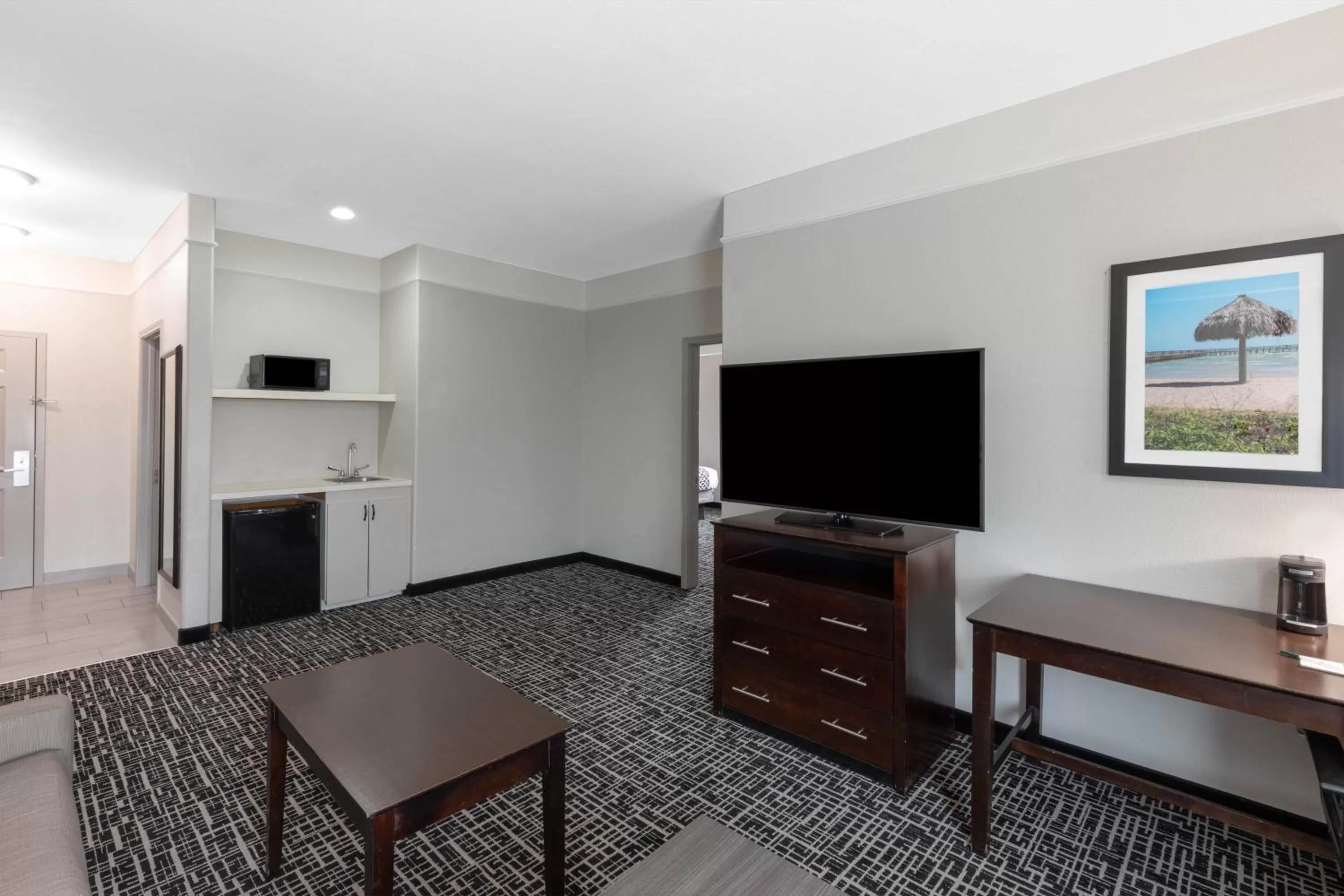 Communal lounge/ TV room in La Quinta by Wyndham Port Lavaca