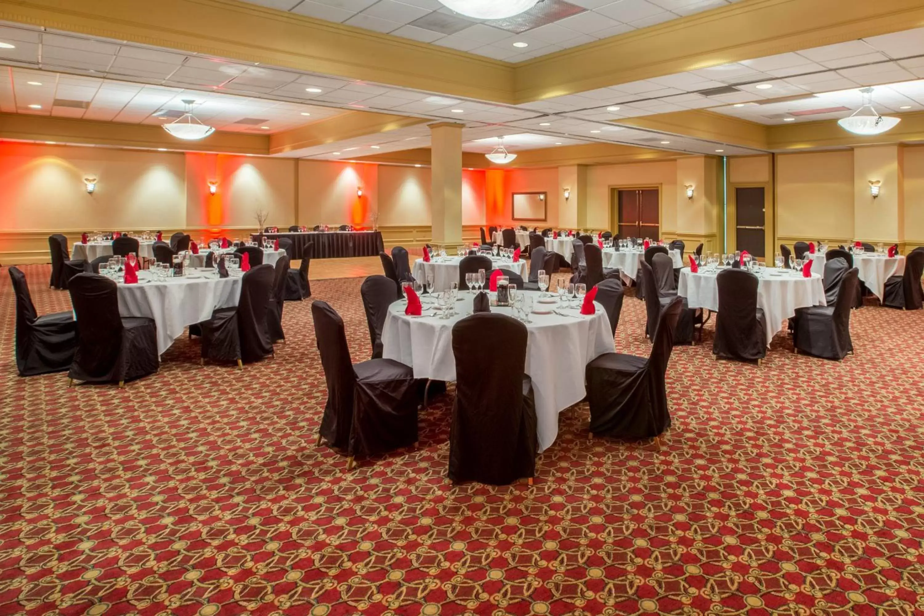 Banquet/Function facilities, Banquet Facilities in Crowne Plaza Cleveland Airport, an IHG Hotel