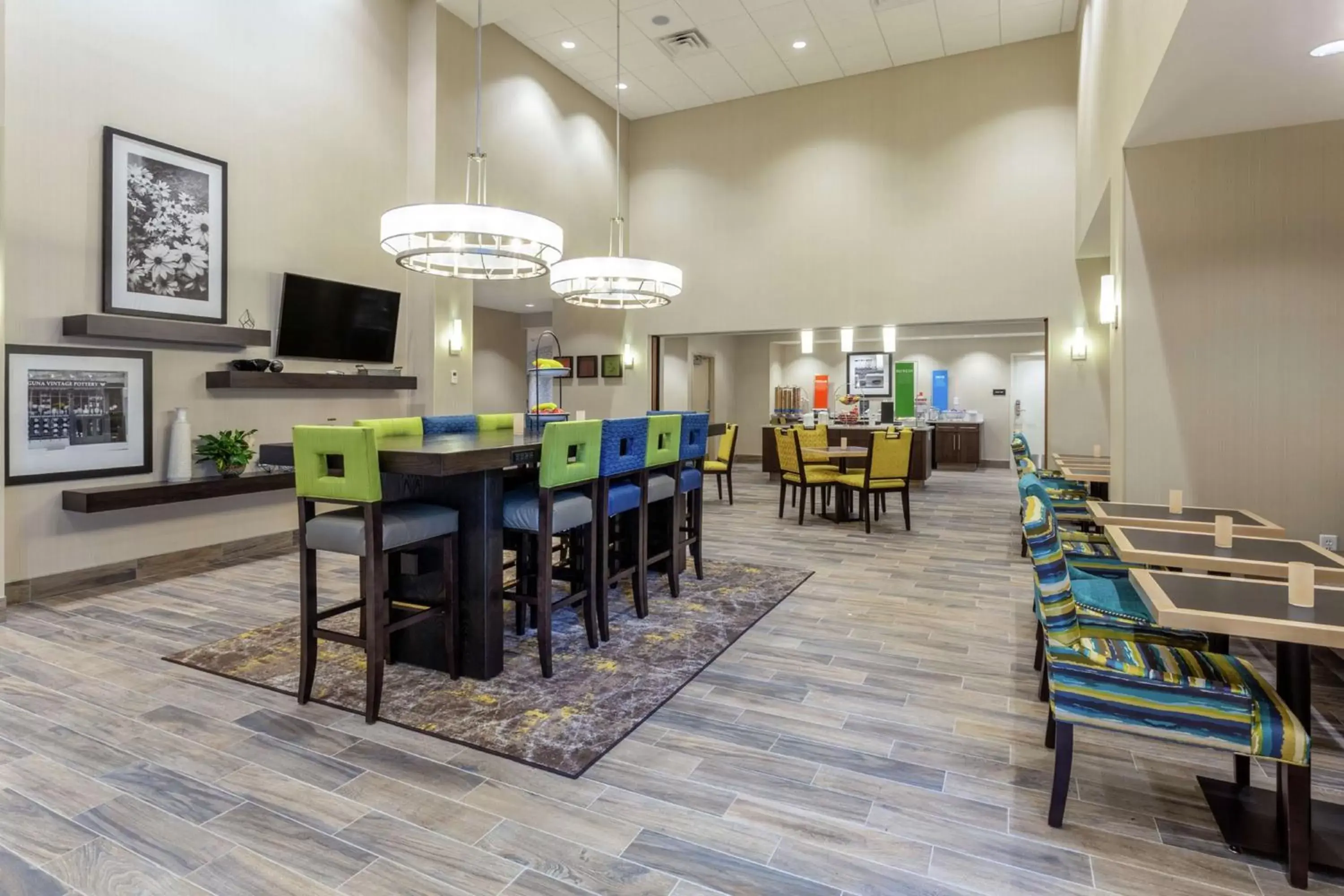 Lobby or reception, Restaurant/Places to Eat in Hampton Inn & Suites Burlington