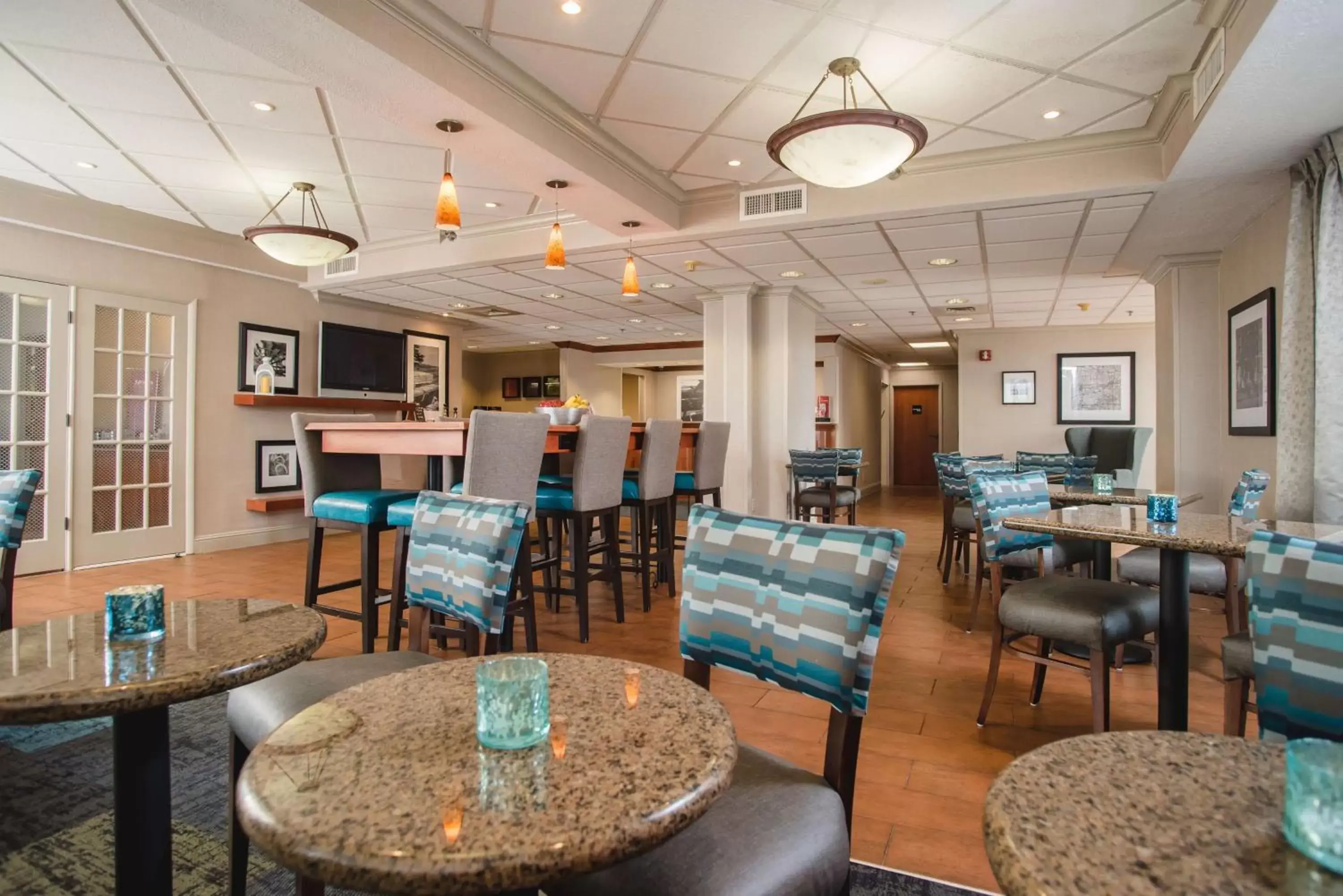 Lobby or reception, Restaurant/Places to Eat in Hampton Inn Joplin