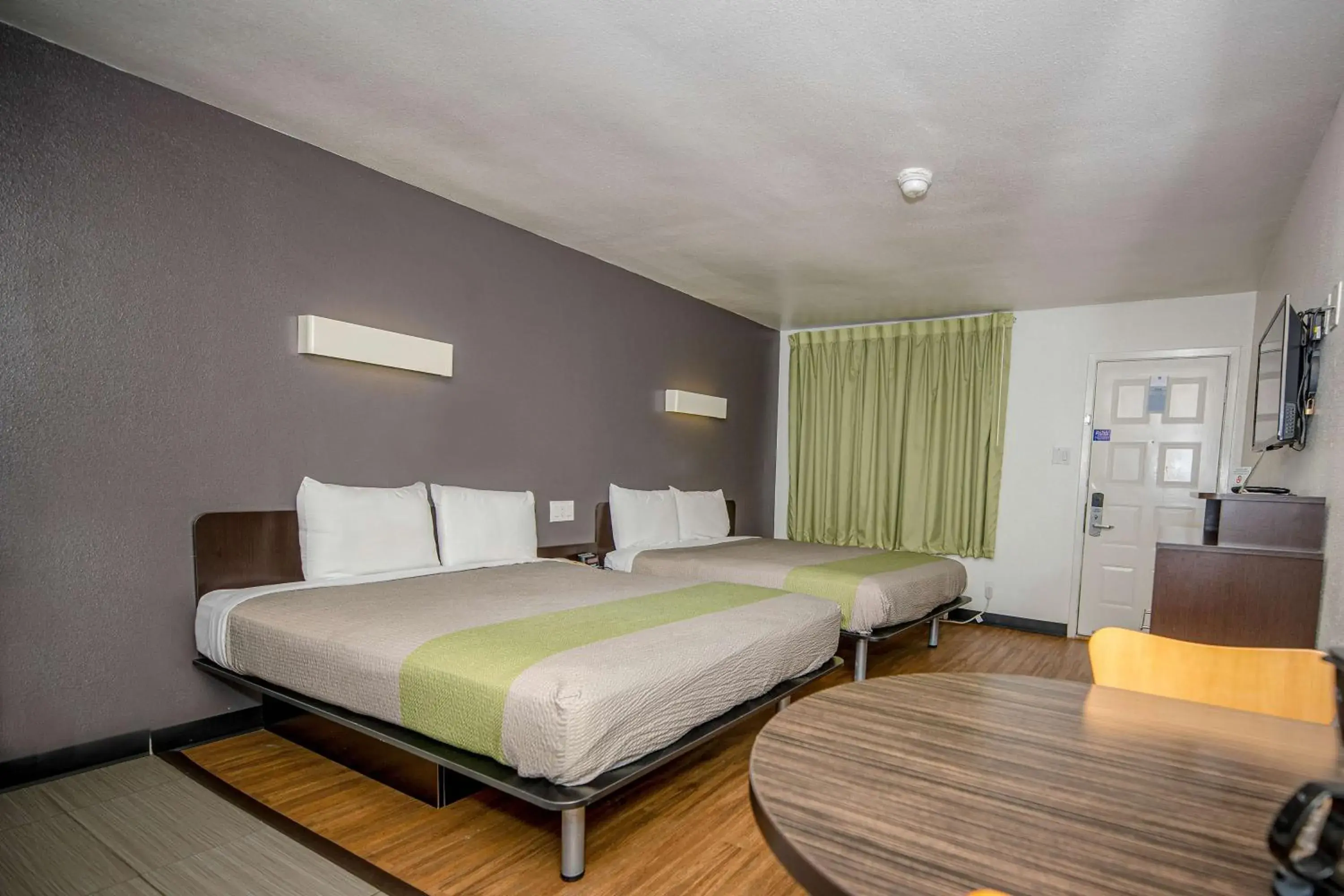 Photo of the whole room, Bed in Studio 6-Tyler, TX Photo of the whole room, Bed in Studio 6-Tyler, TX