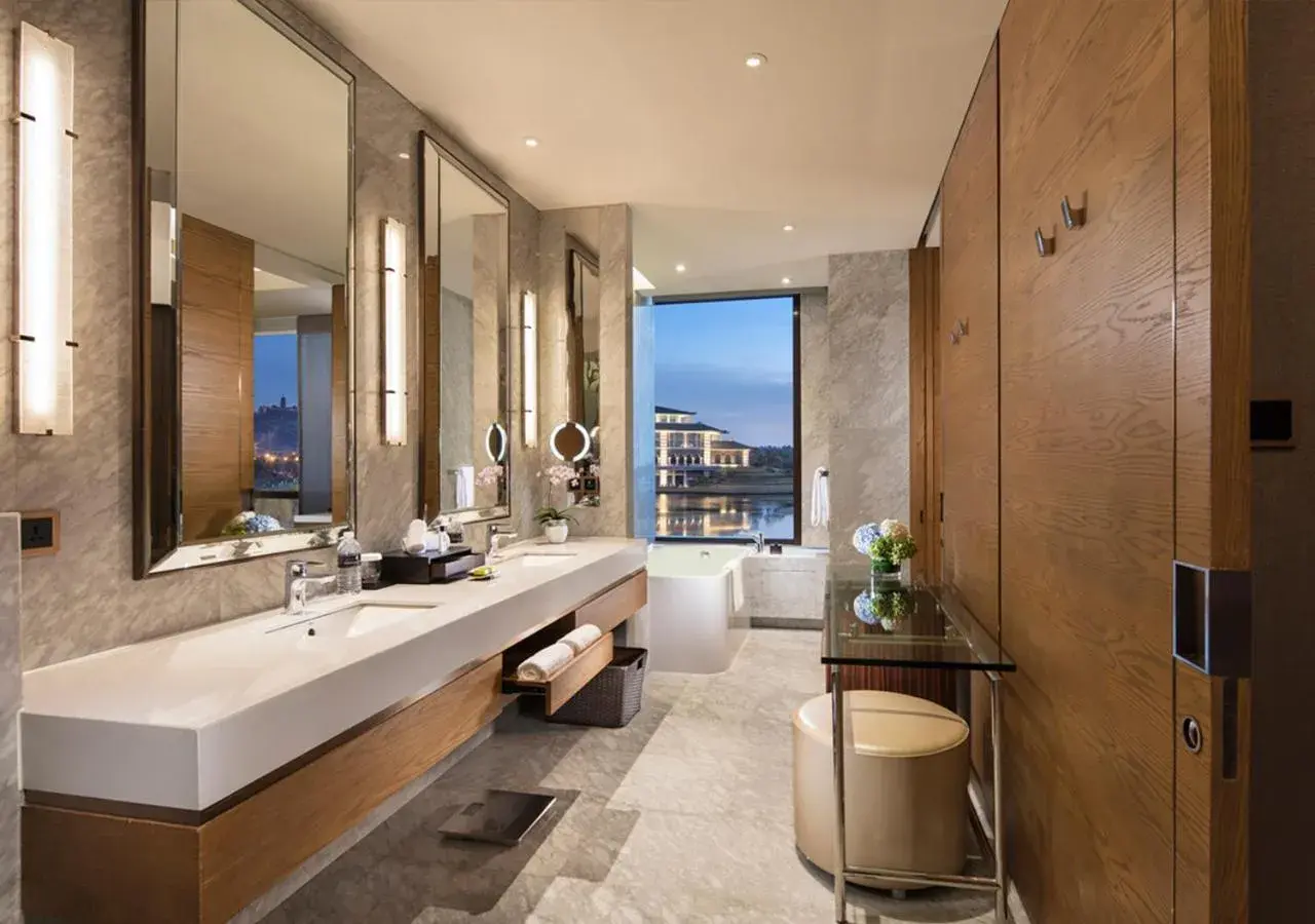 Bathroom in InterContinental Nantong, an IHG Hotel-Best view of yangtze