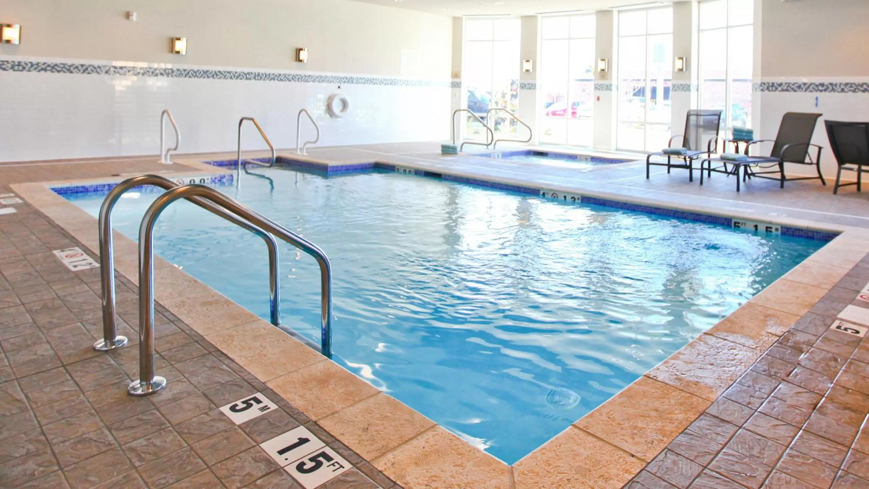 Swimming pool in Holiday Inn Hotel & Suites Davenport by IHG