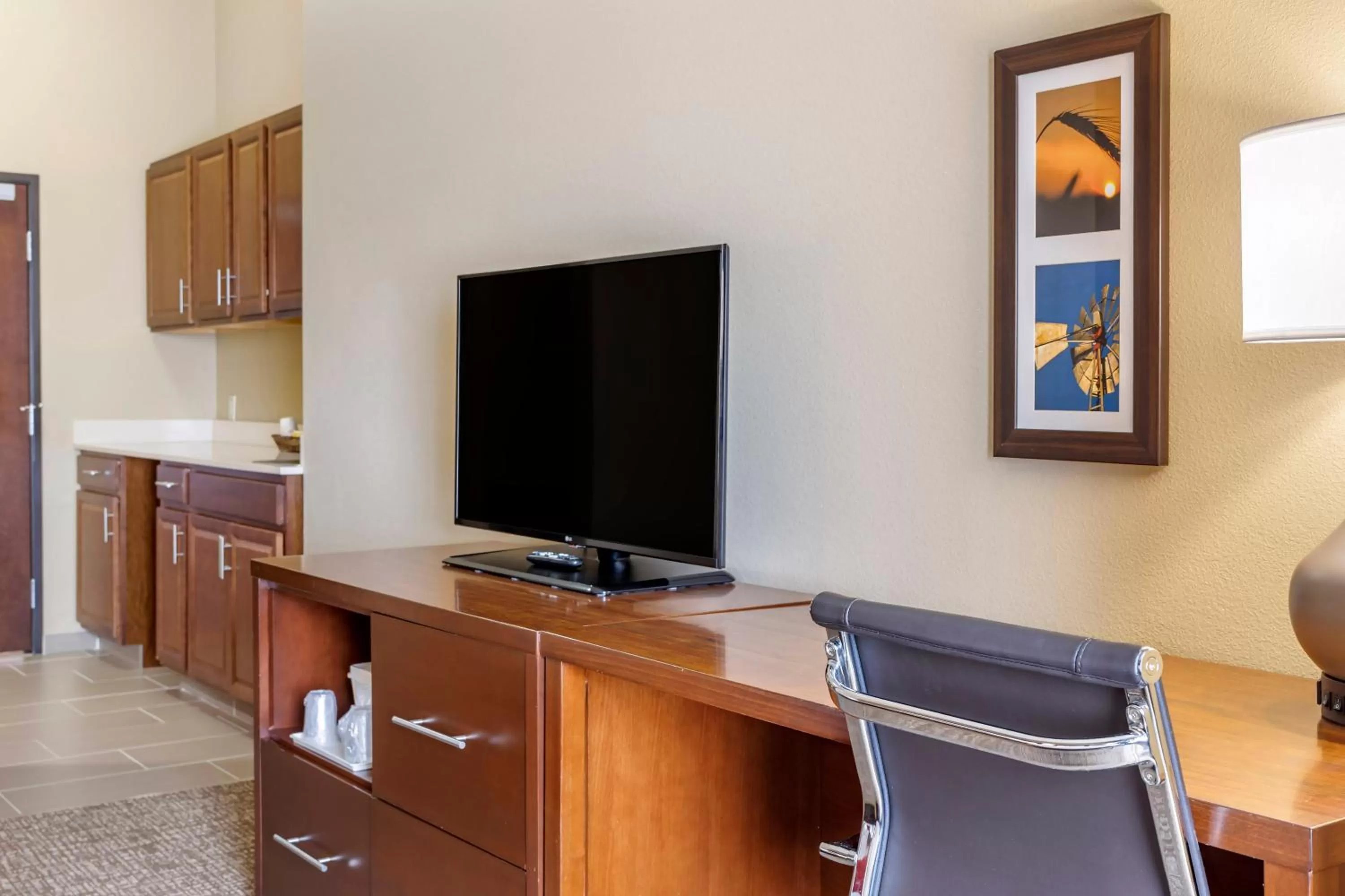 TV and multimedia, TV/Entertainment Center in Comfort Inn & Suites Augusta