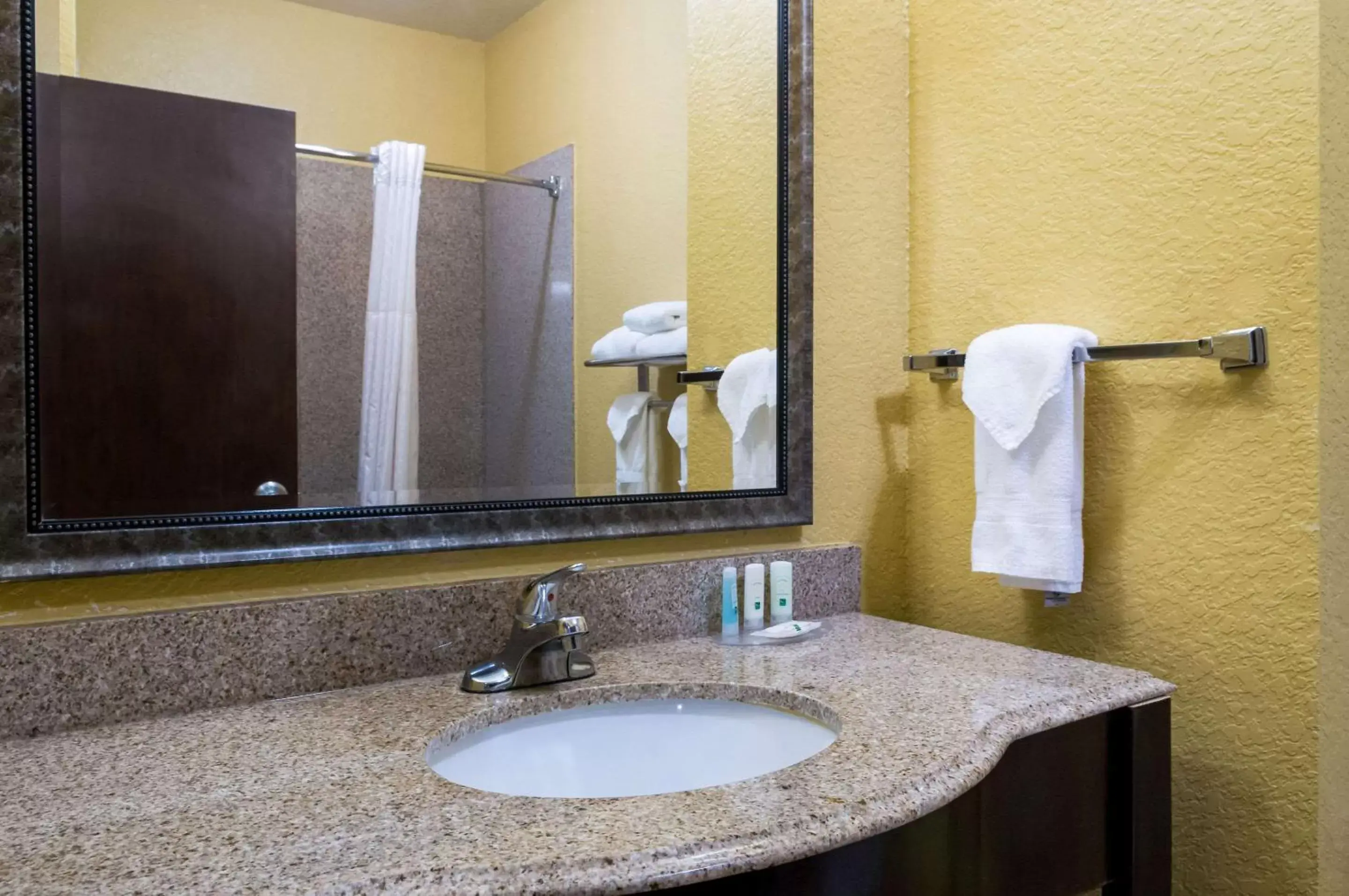 Photo of the whole room, Bathroom in Quality Inn & Suites Slidell