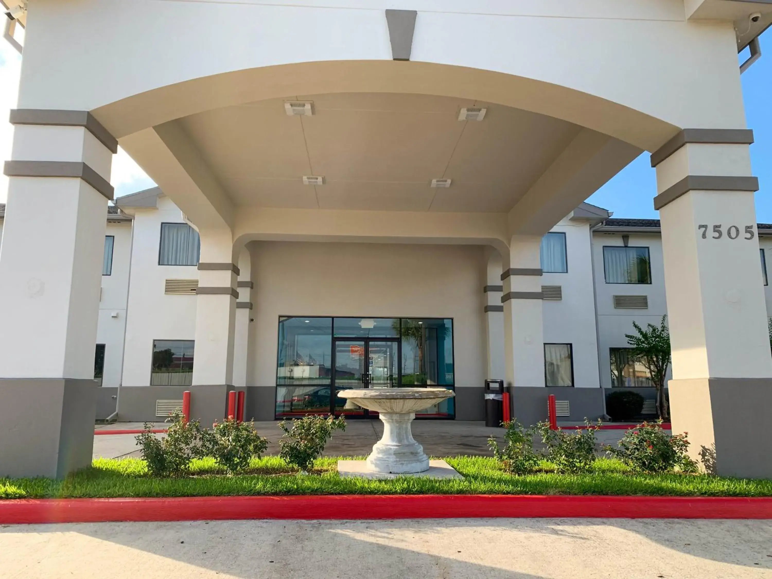Property Building in Motel 6-Houston, TX - 249 - Willowbrook