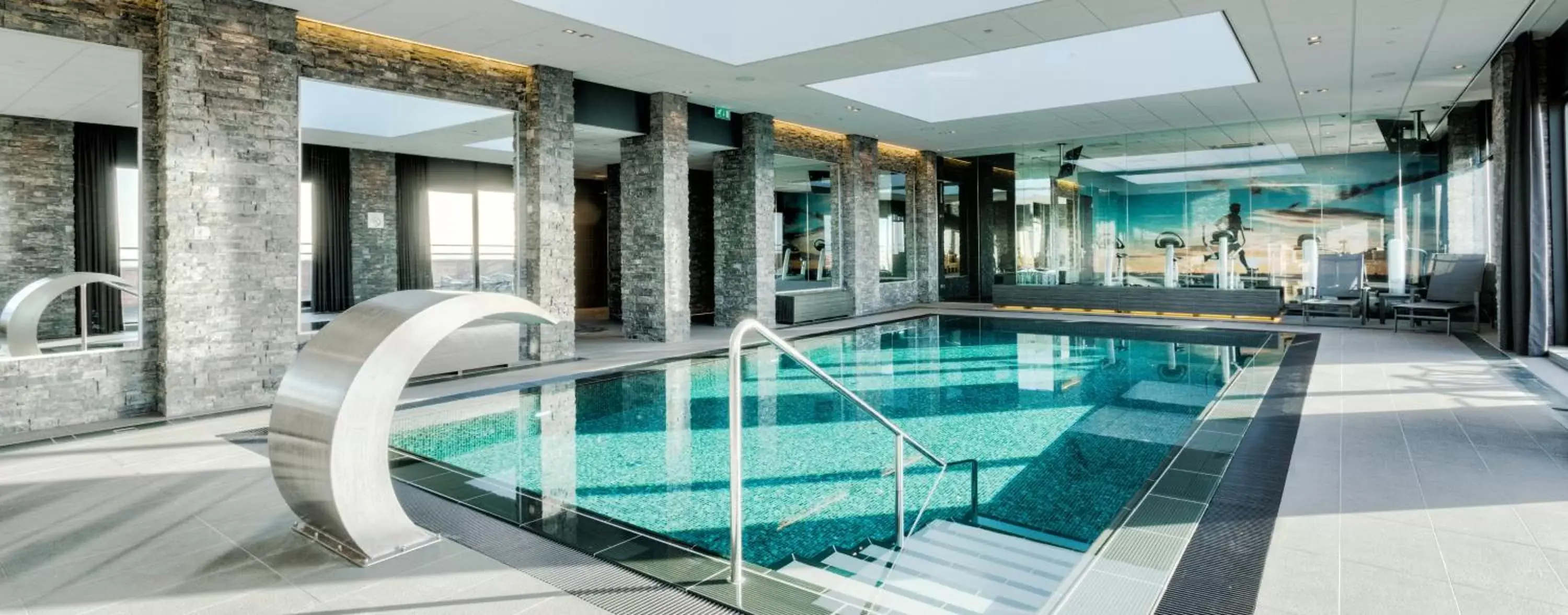 Swimming Pool in Van der Valk Hotel Dordrecht